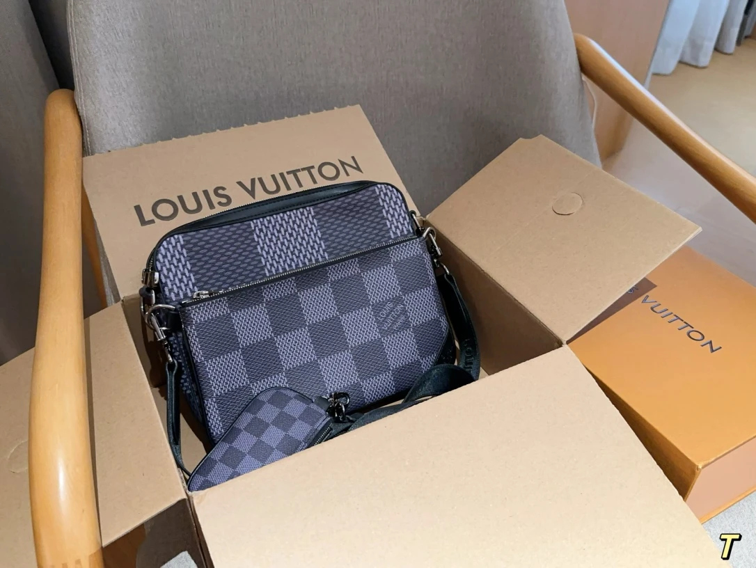 Louis Vuitton Bag — cbb7ea7f