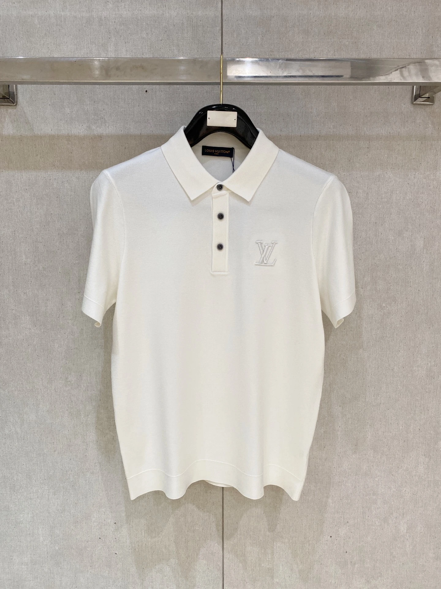 Louis Vuitton T-Shirt — 49b9bf5b