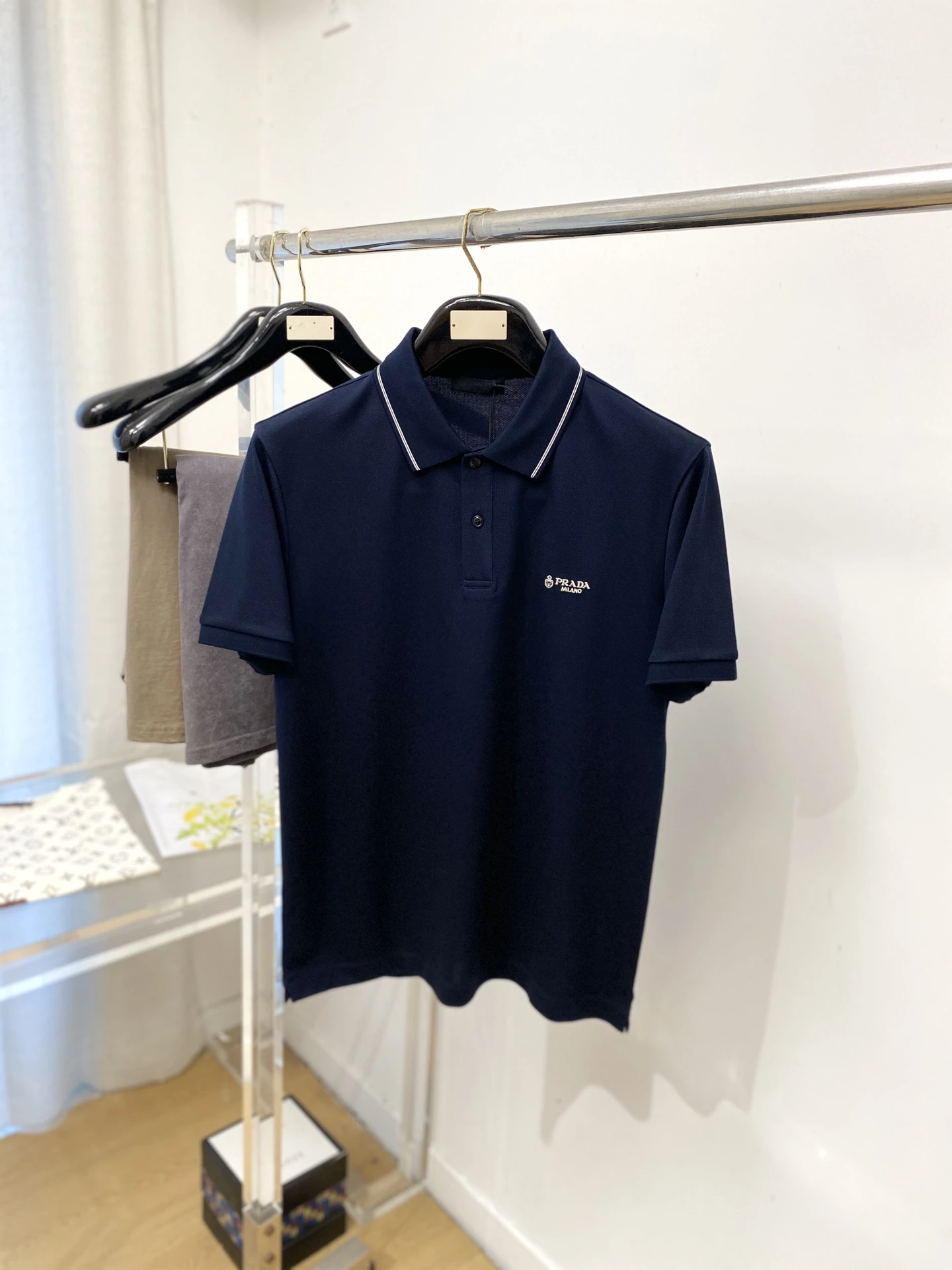Prada T-Shirt — 81937607