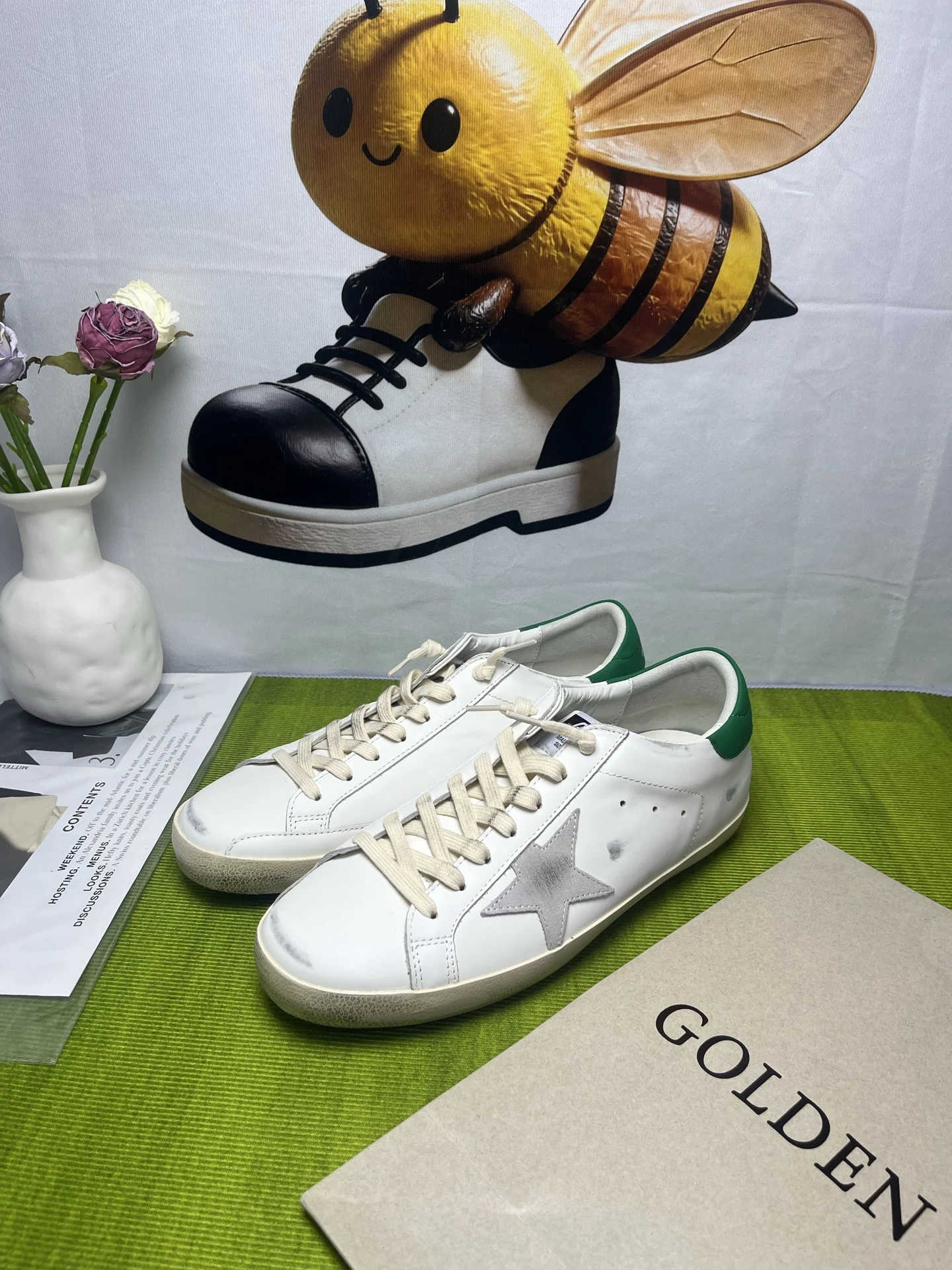 Golden Goose Sneakers — 16689285