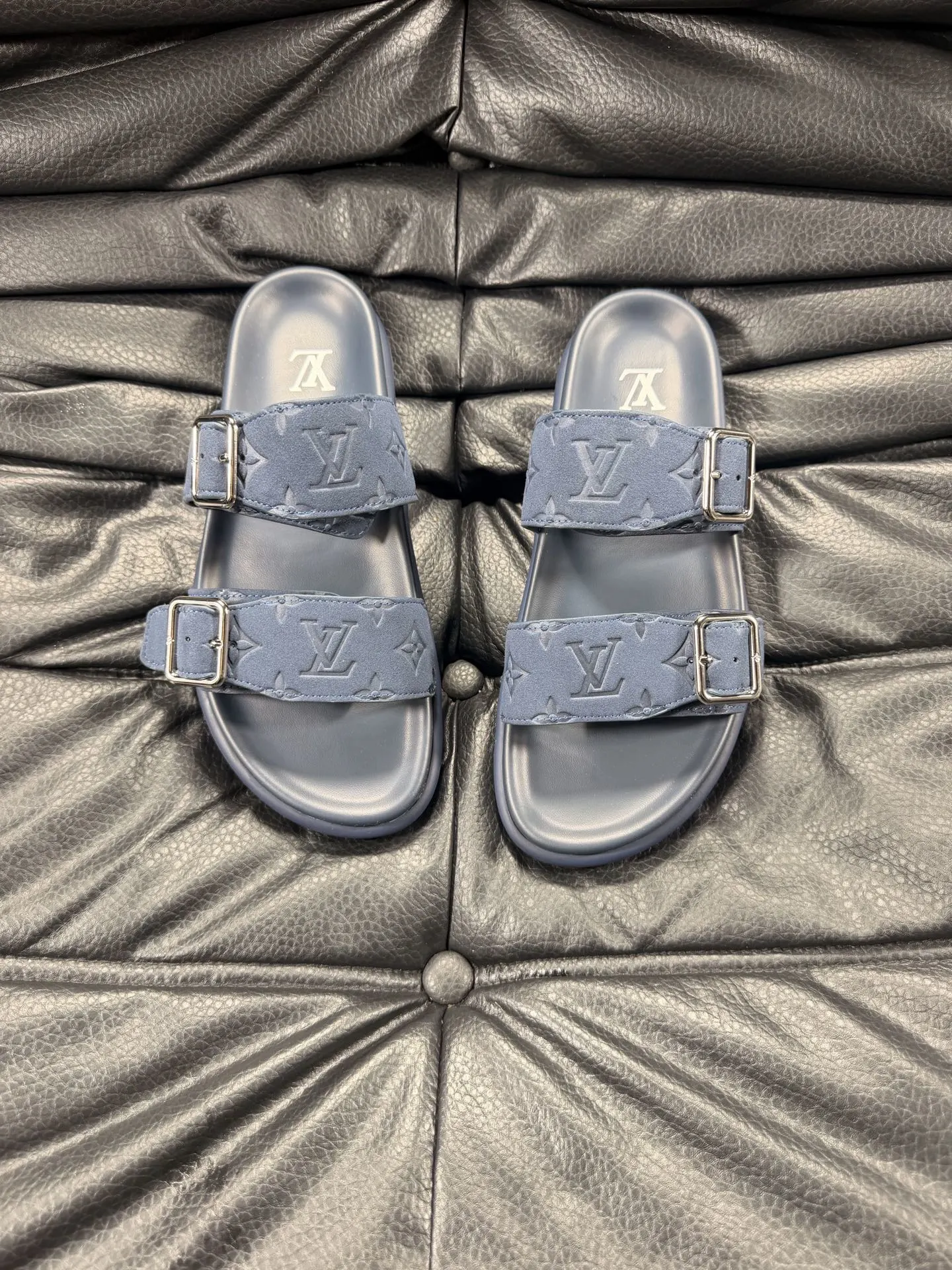 Louis Vuitton Slippers — 0f8e7969