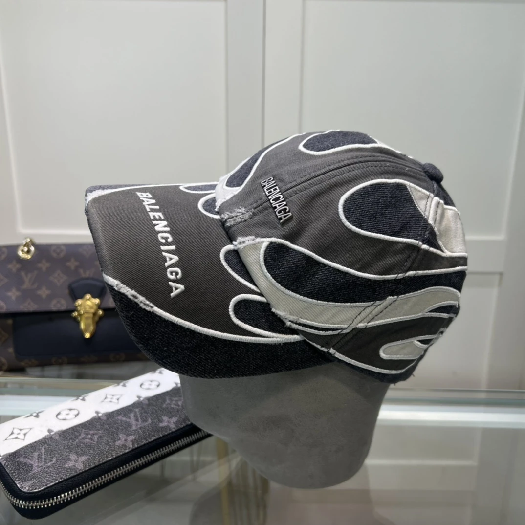 Balenciaga Hat — 65b45ca7