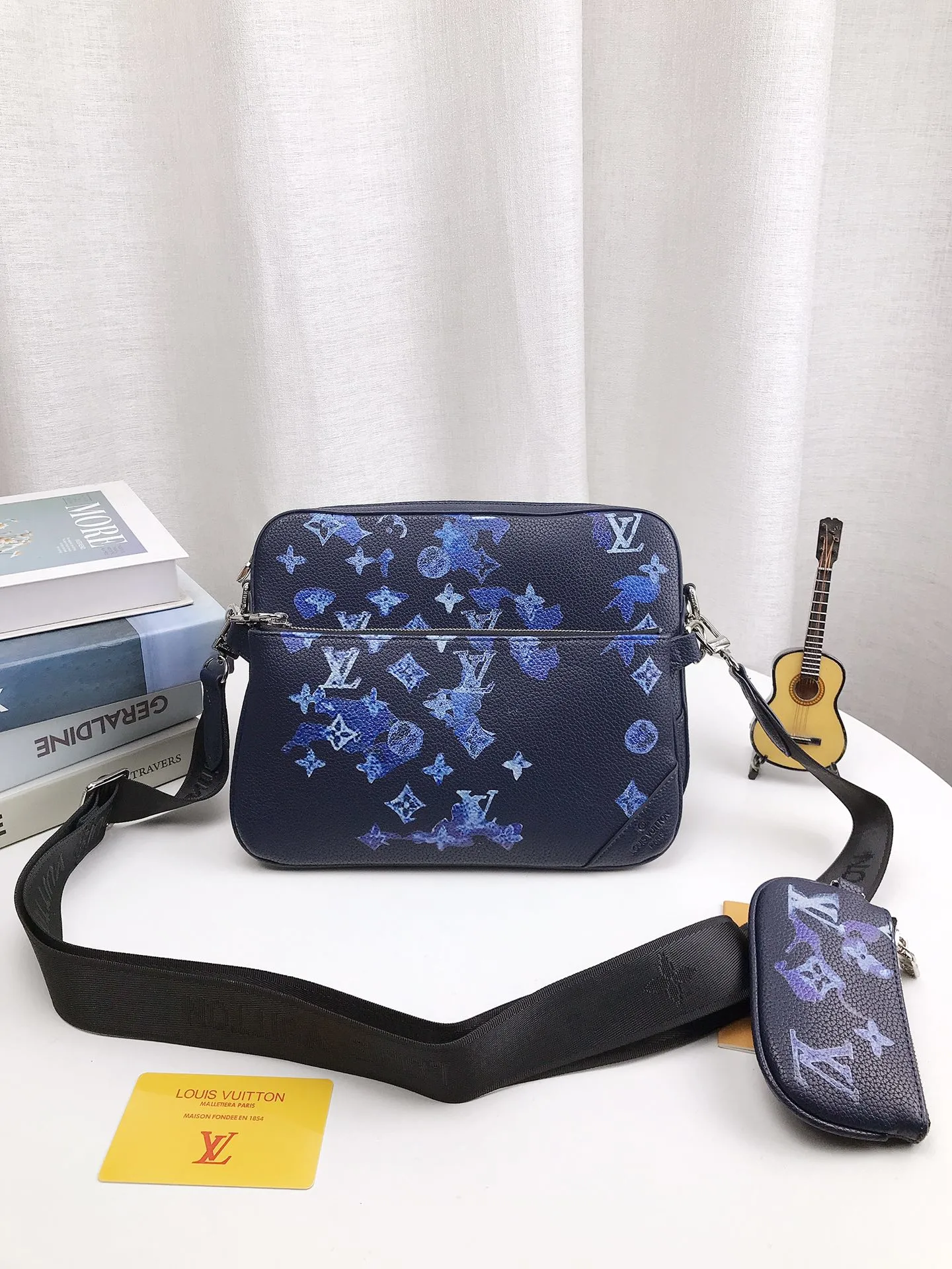 Louis Vuitton Bag — cae34562