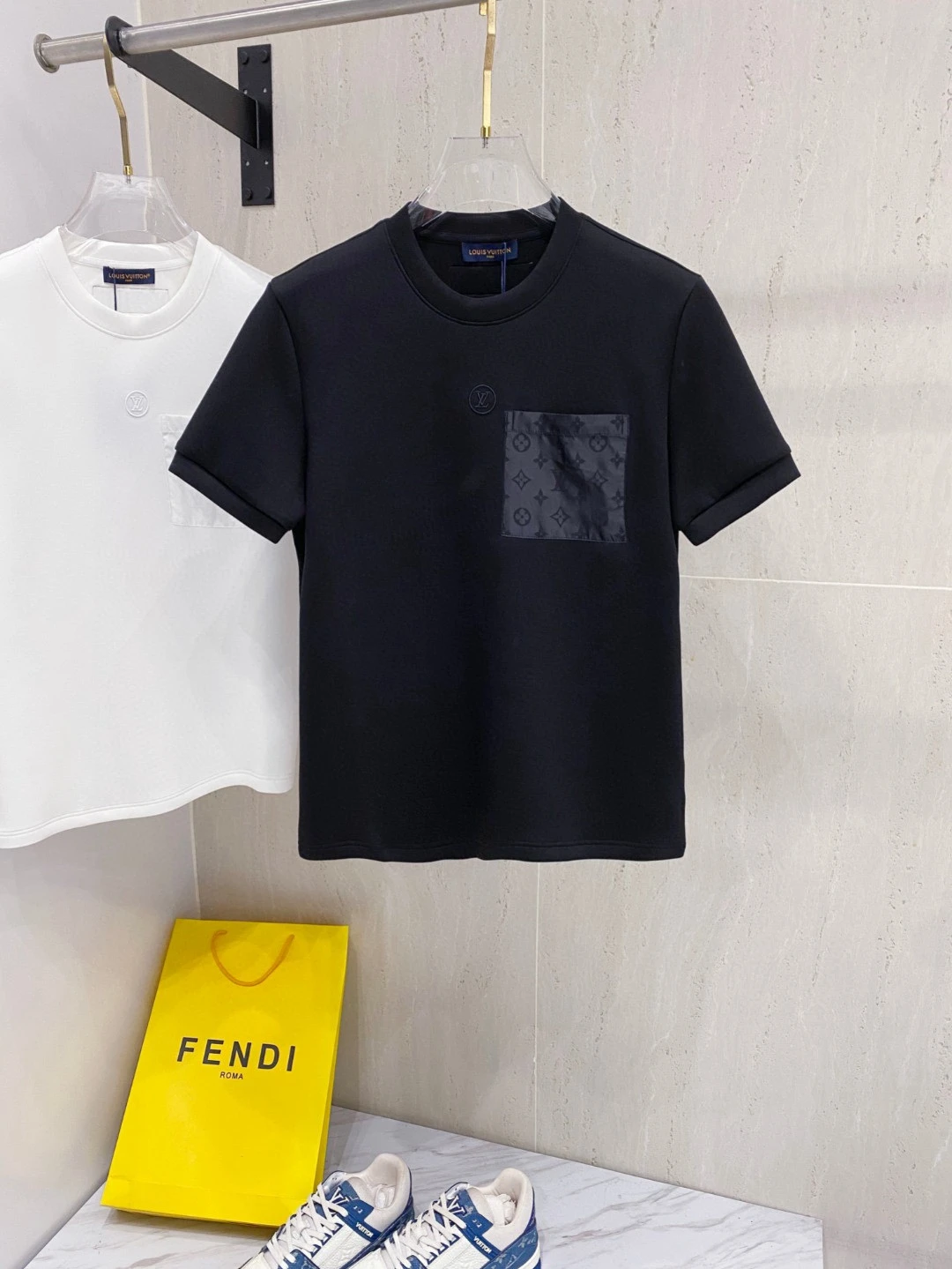 Louis Vuitton T-Shirt — 9b82648a