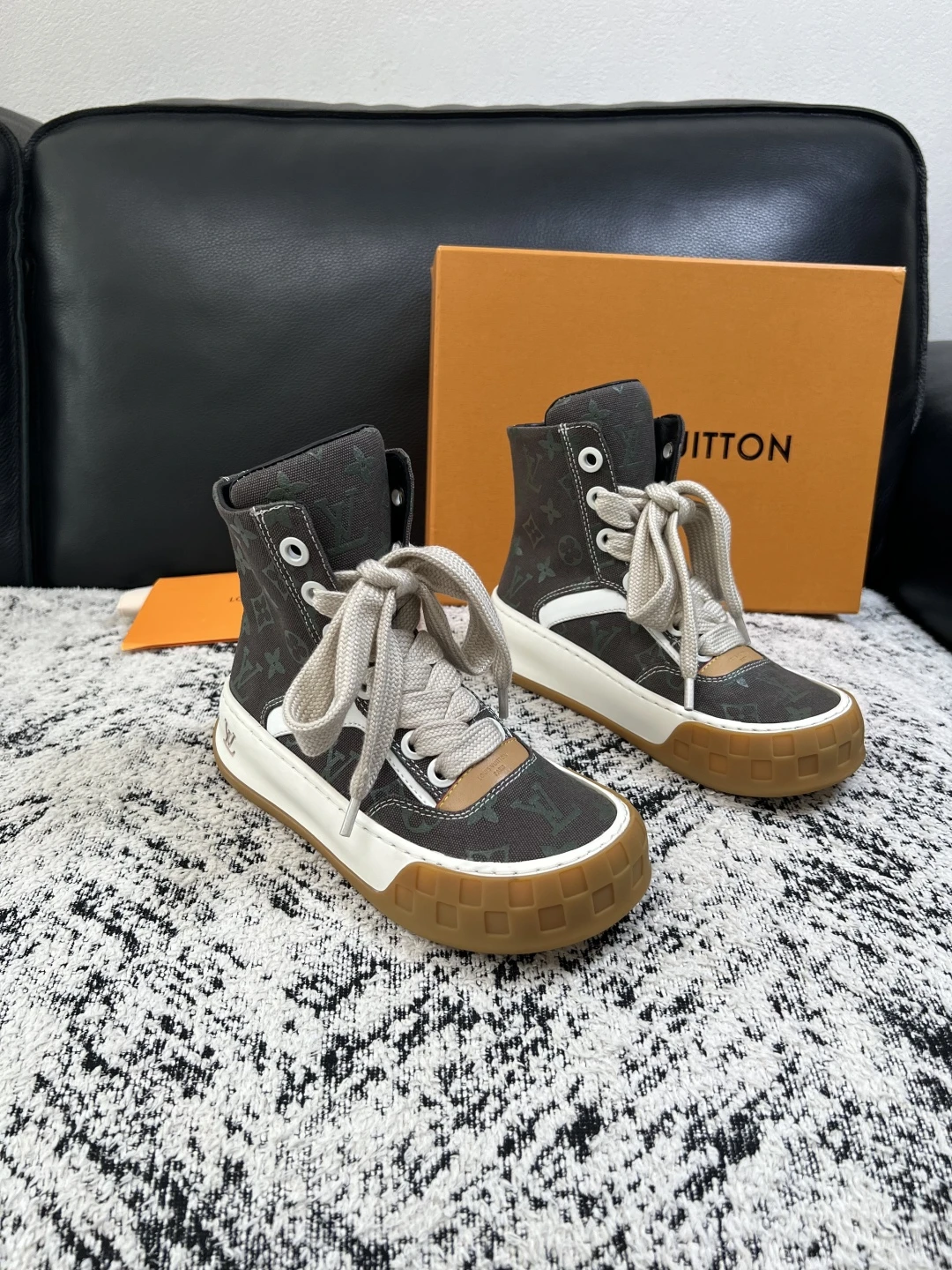 Louis Vuitton Sneakers — 5fe4db79