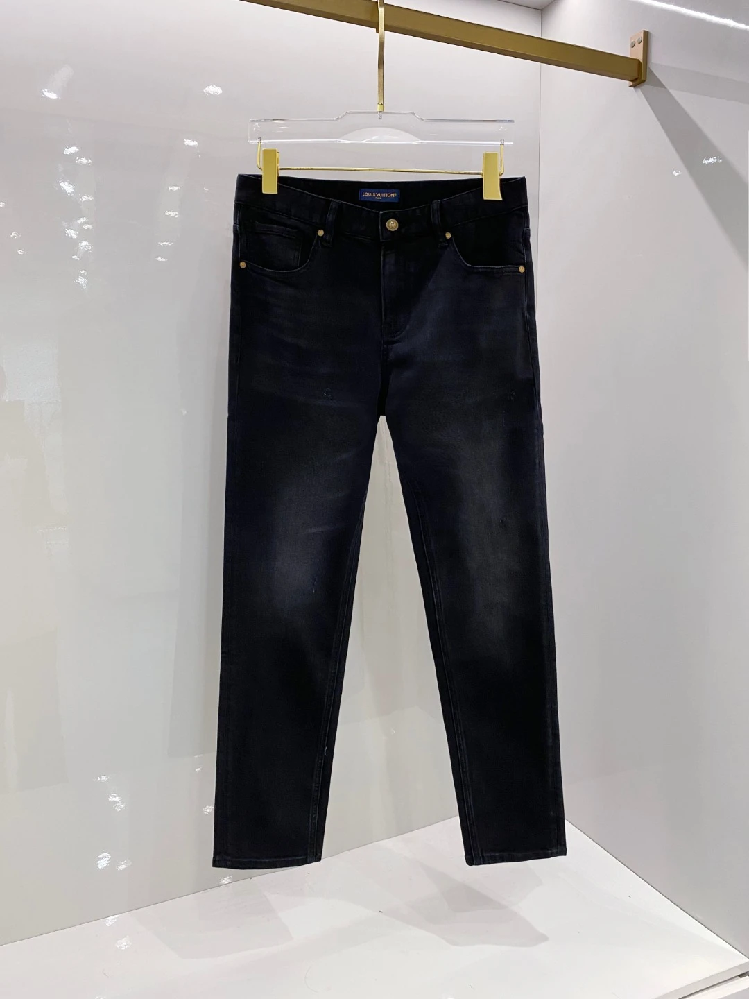 Louis Vuitton Jeans — 71020a88