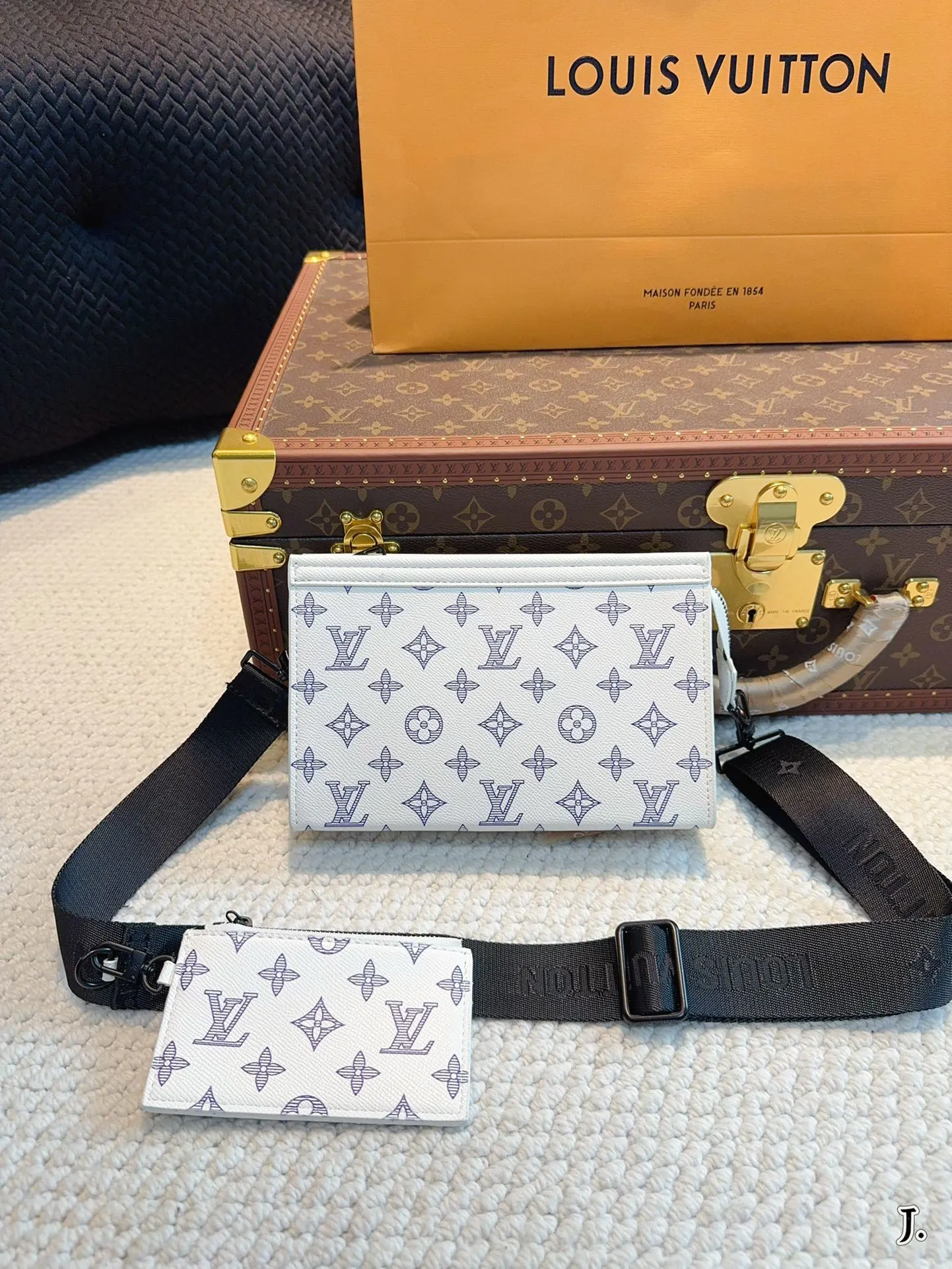 Louis Vuitton Bag — 80040d4b