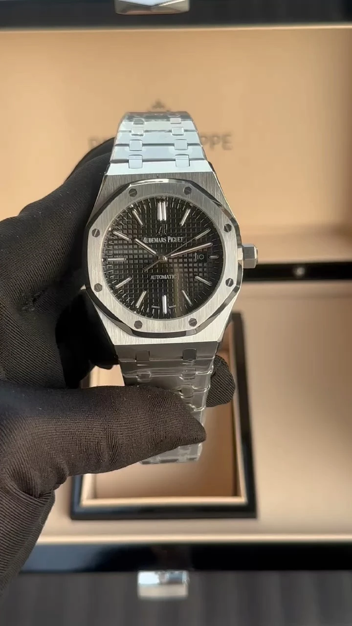 Audemars Piguet Watch — 8aaa8182