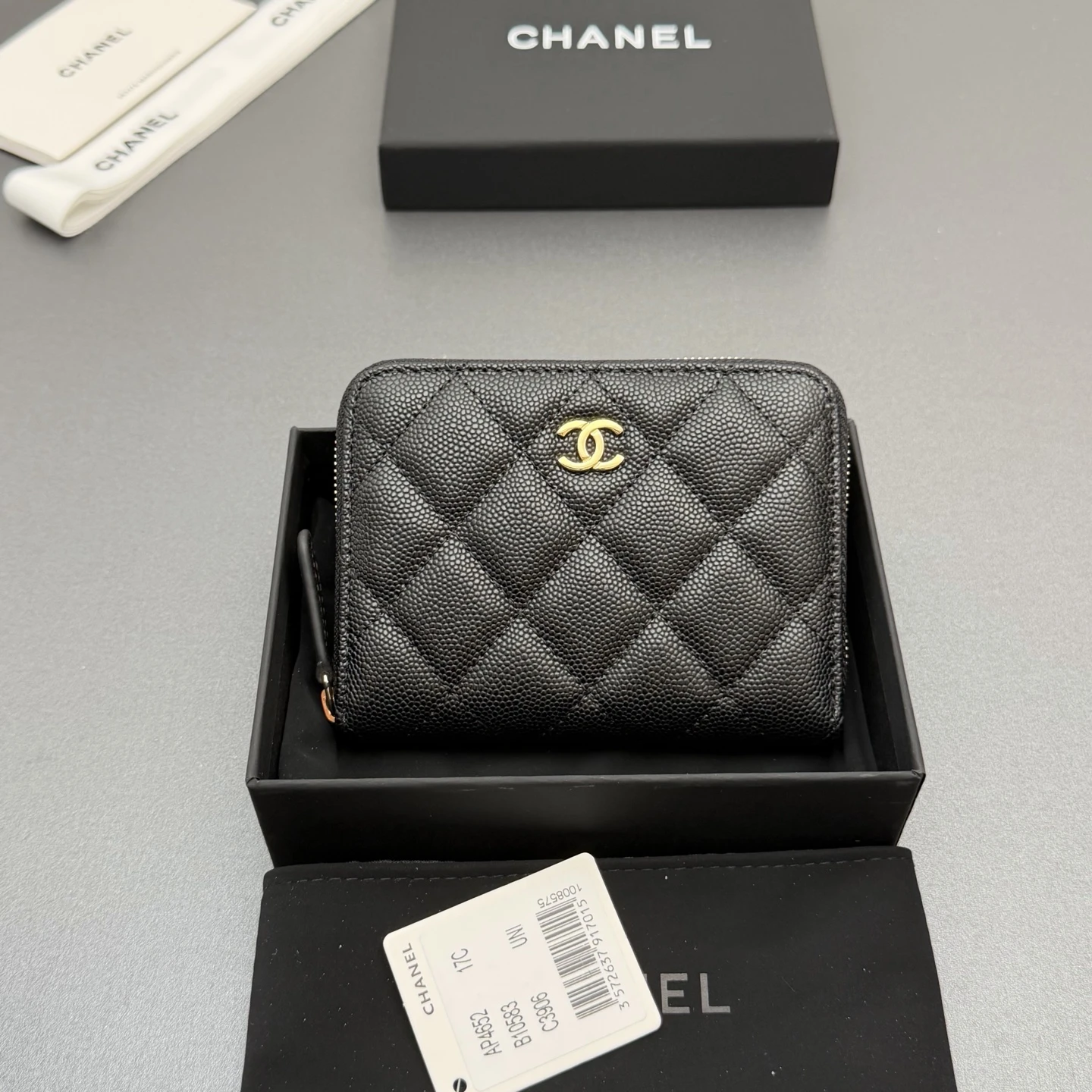 Wallets — f7b32012