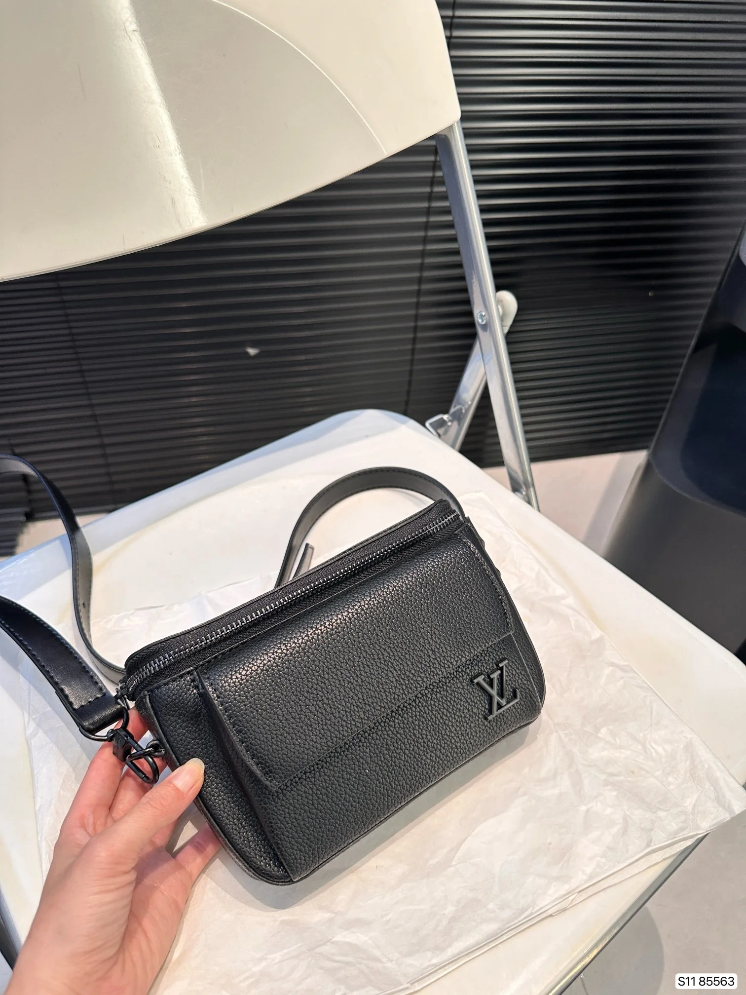 Louis Vuitton Bag — e990fc1b