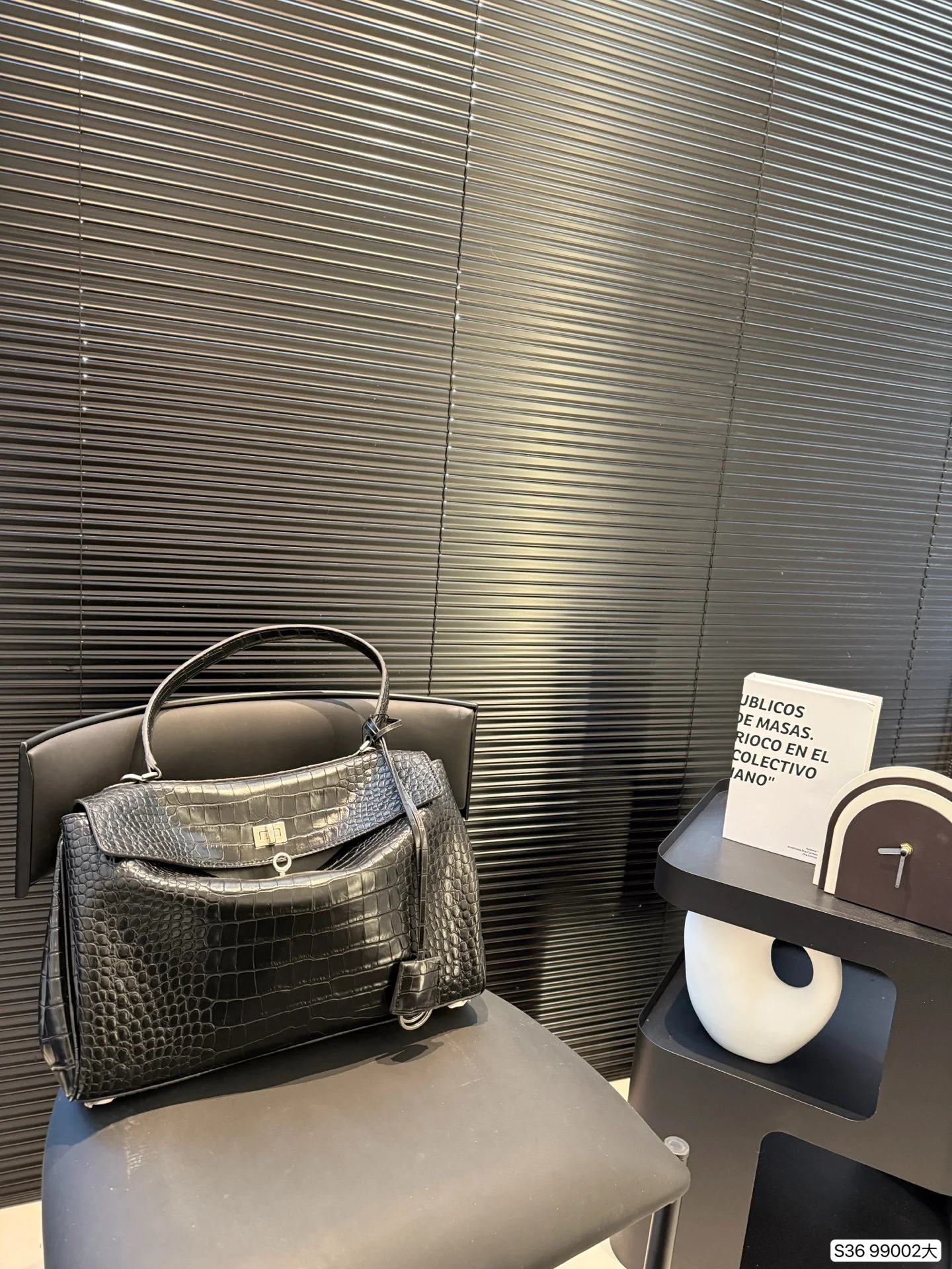 Balenciaga Bag — a02981ed