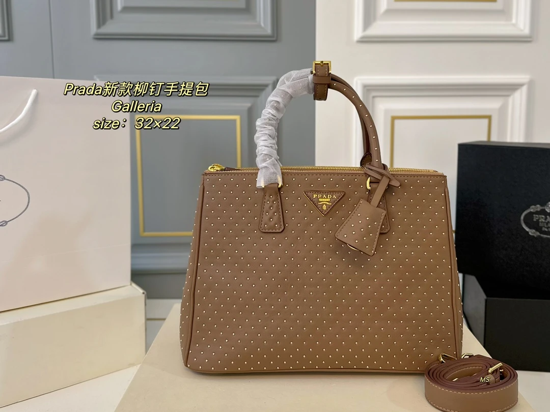 Prada Bag — 8897b5e8