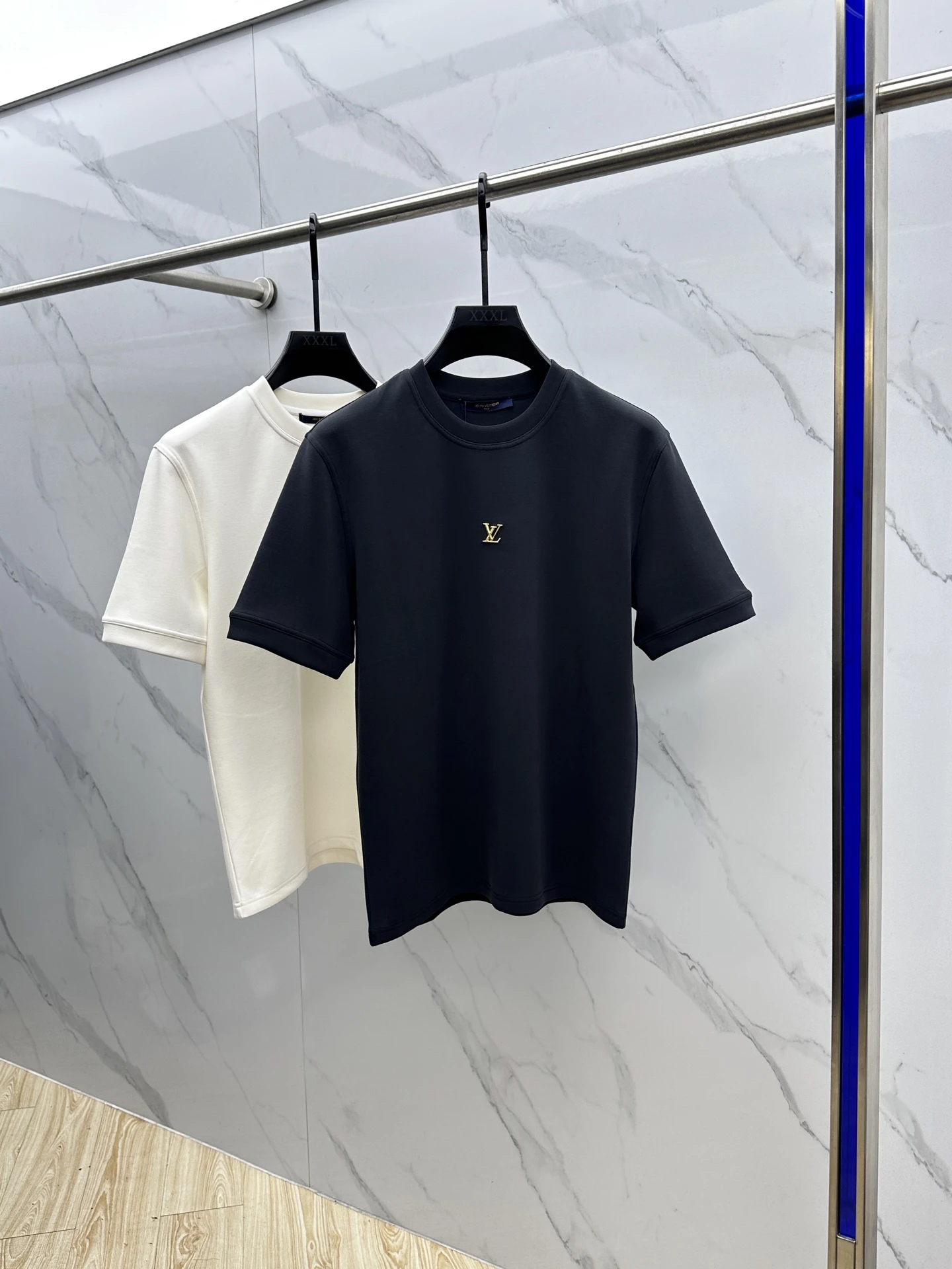 Louis Vuitton T-Shirt — 4d975931
