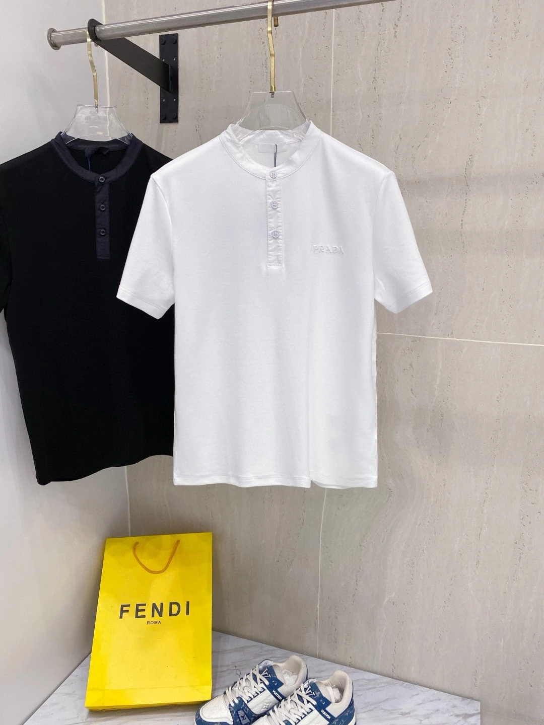 Prada T-Shirt — 994d08ff