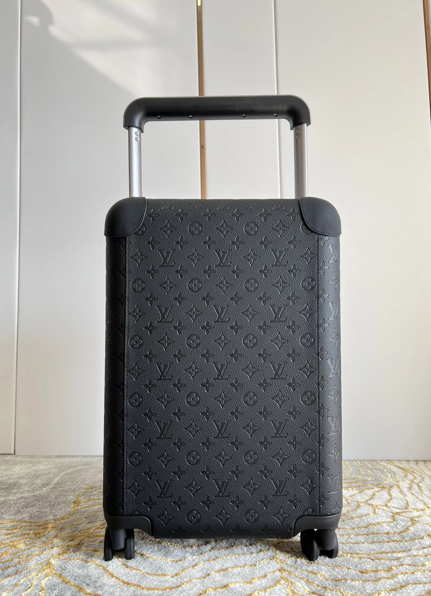 Louis Vuitton Luggage — 89d0390c