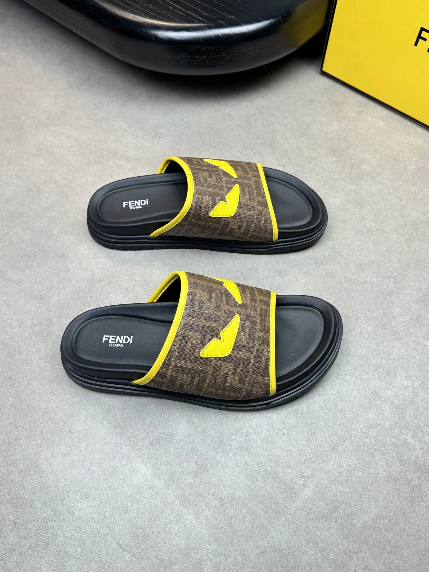 Fendi Sneakers — 058a8bba