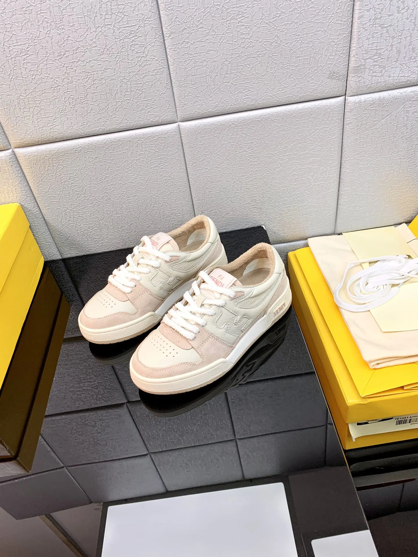 Fendi Sneakers — d5c0678d