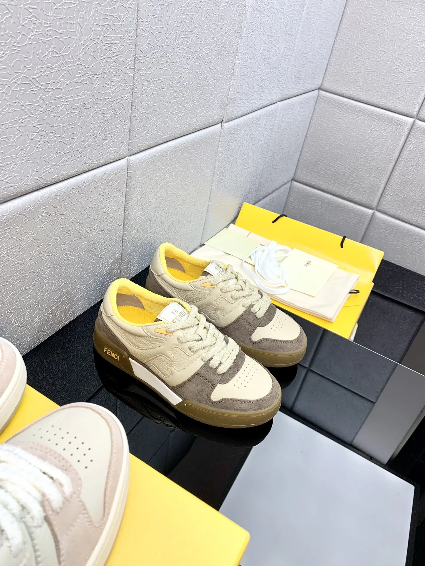Fendi Sneakers — b9fa0432