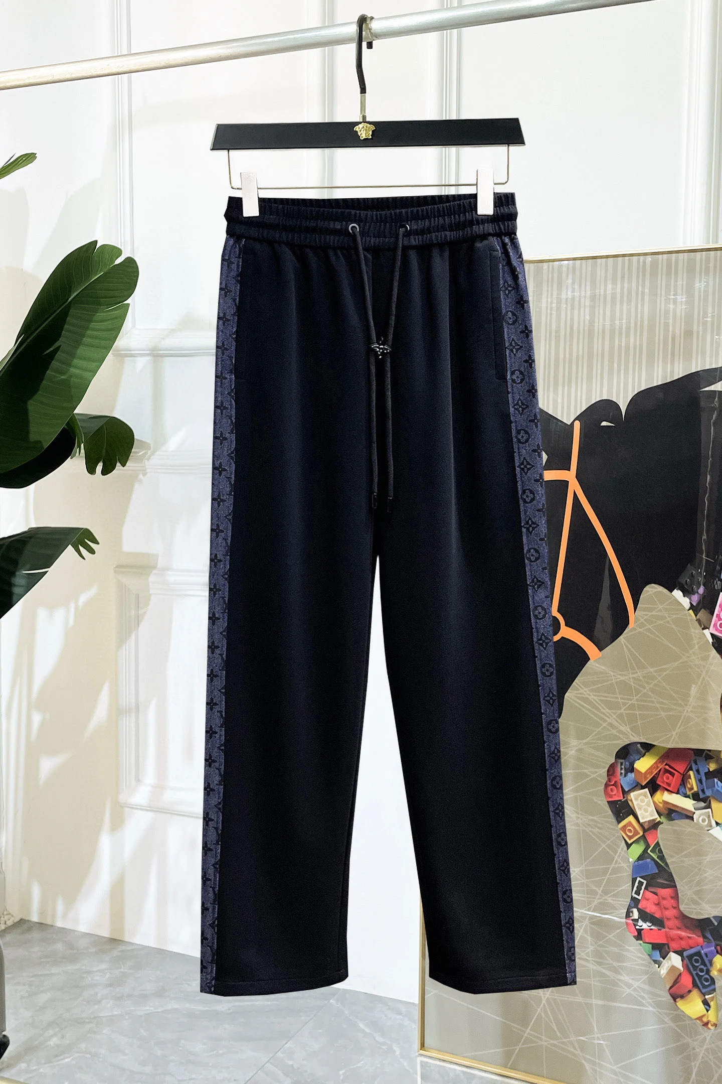 Louis Vuitton Trousers — 6d90e552