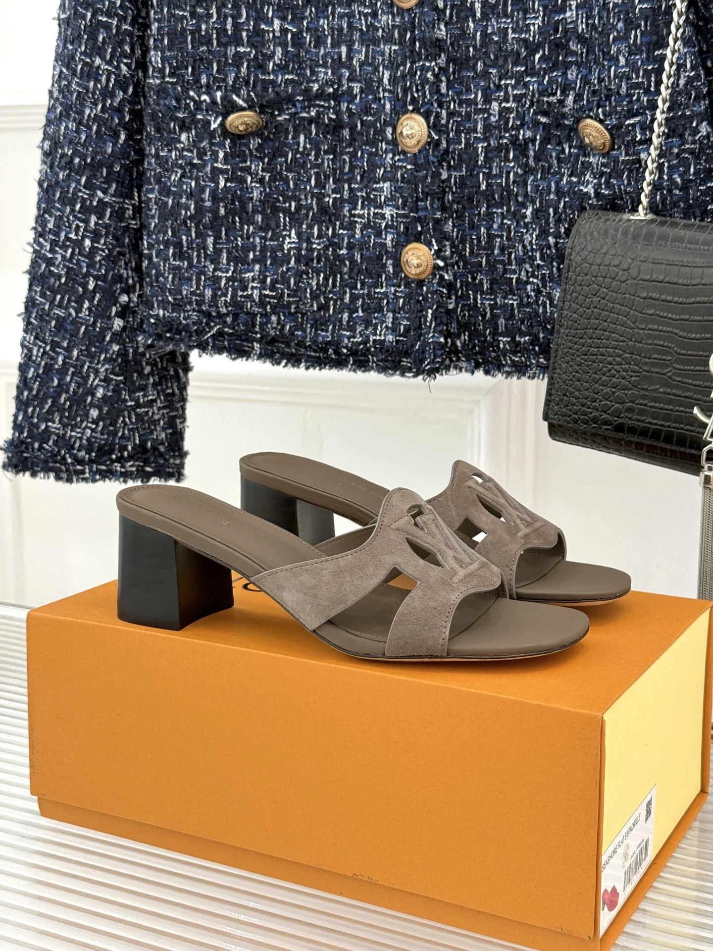 Louis Vuitton Slippers — 5a7109d9
