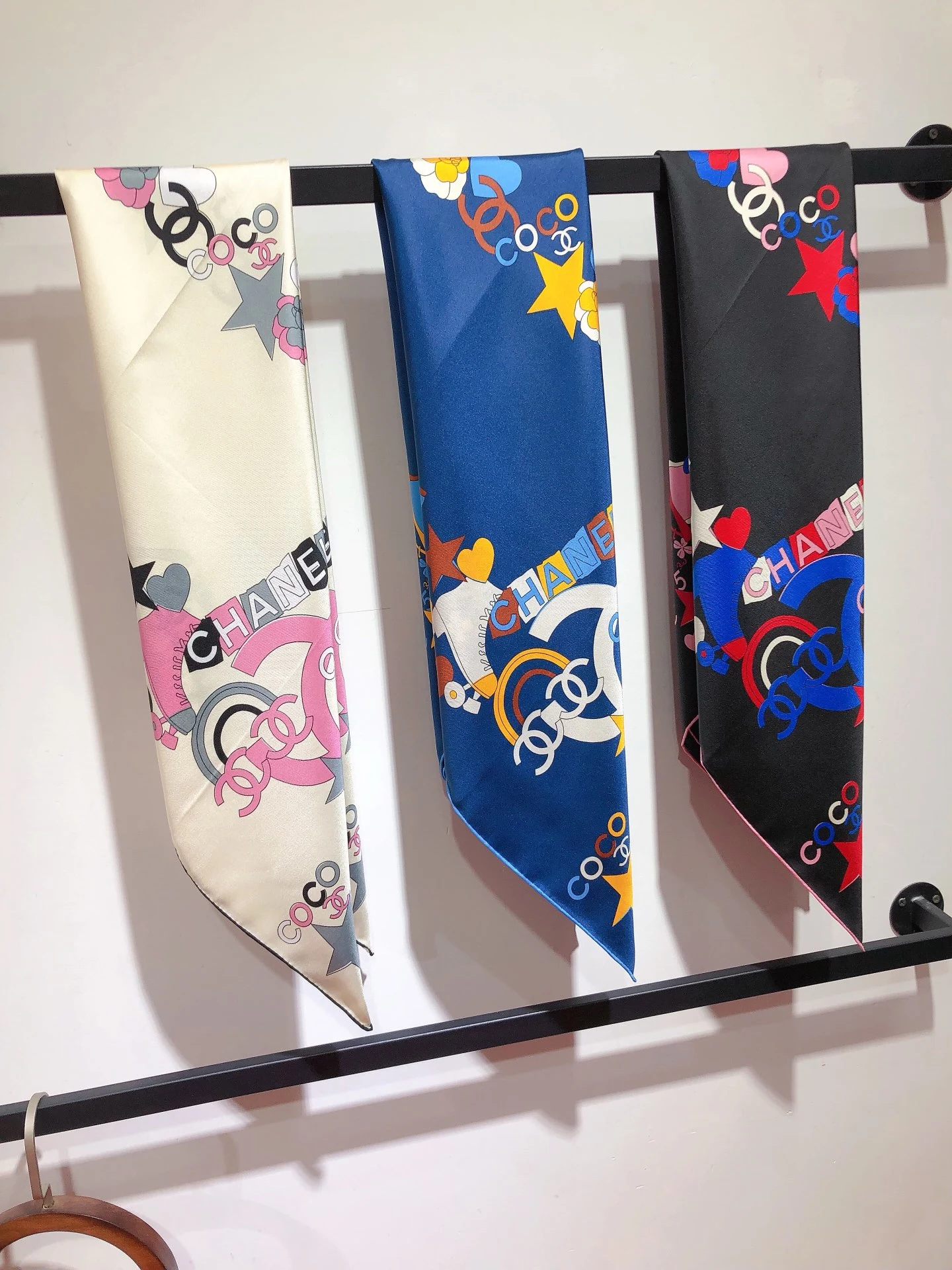 Scarves — 34200891