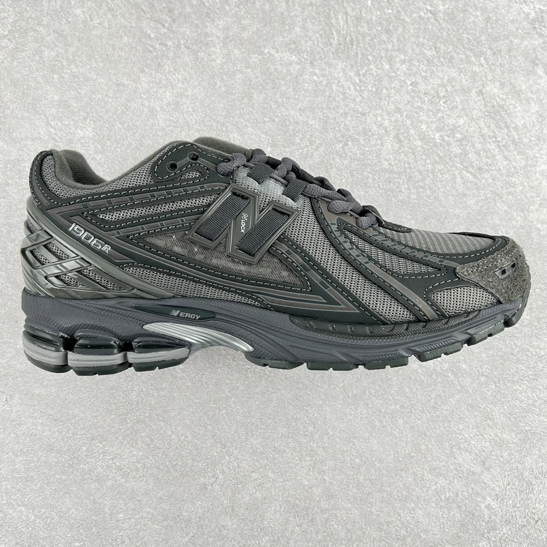 New Balance Sneakers — 1282375e