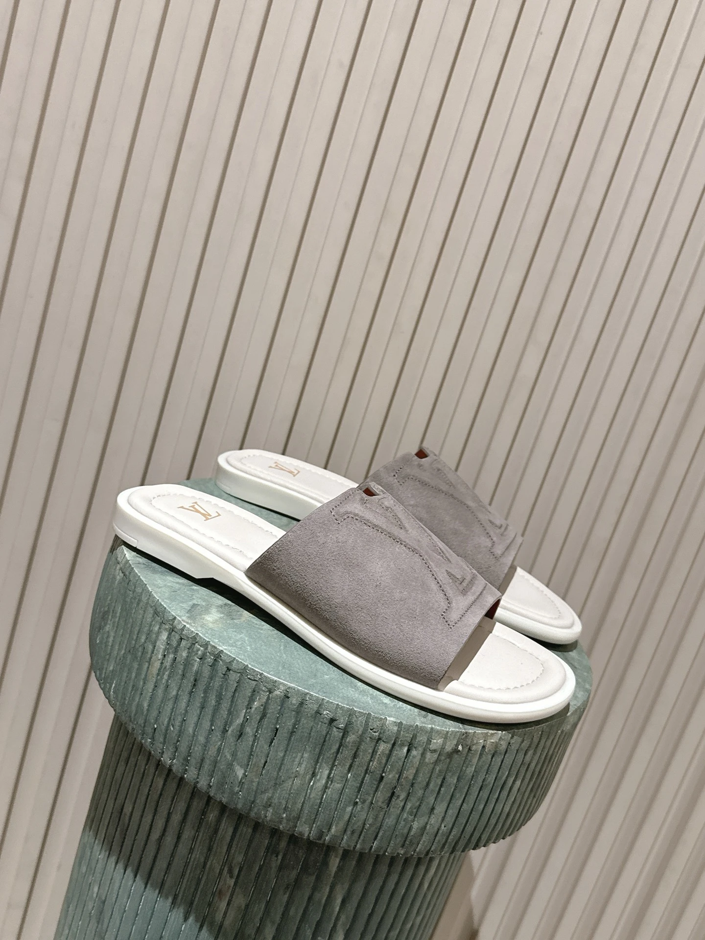 Louis Vuitton Slides — fadd2f86