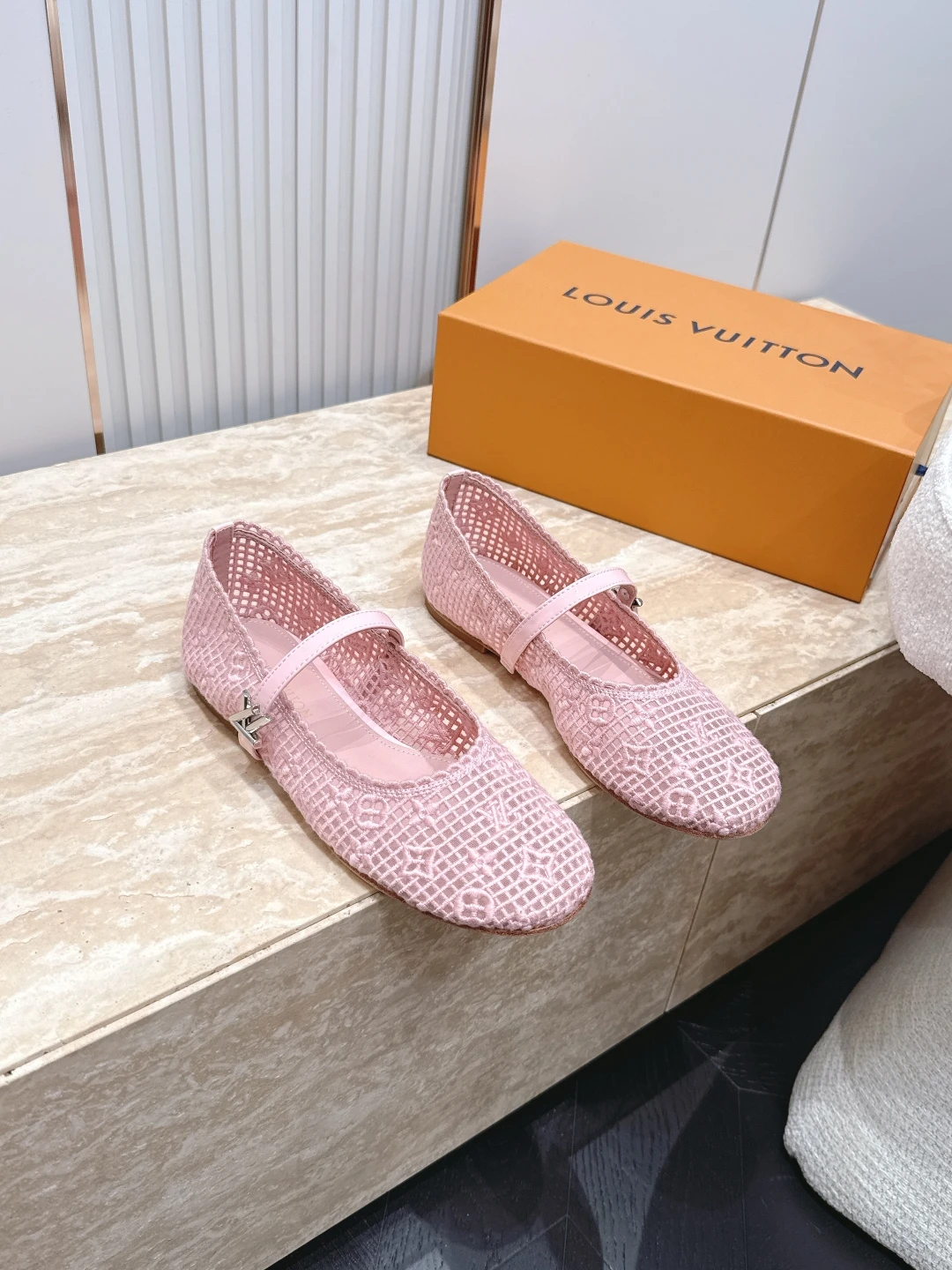 Louis Vuitton Sandals — fe8037c6
