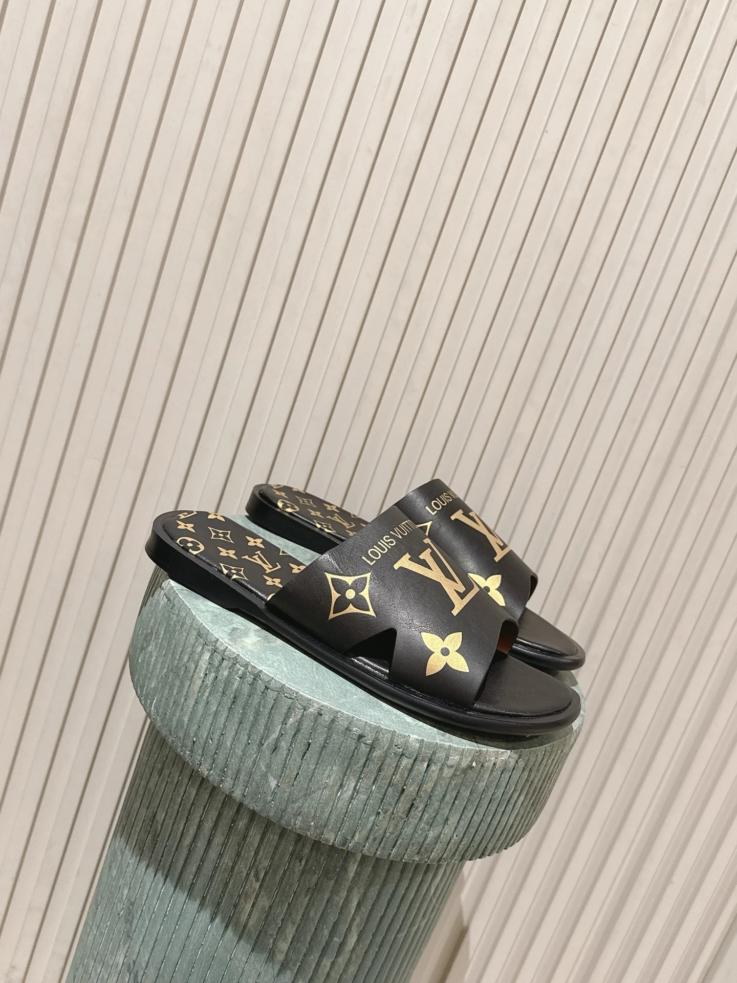 Louis Vuitton Slides — c10839e6