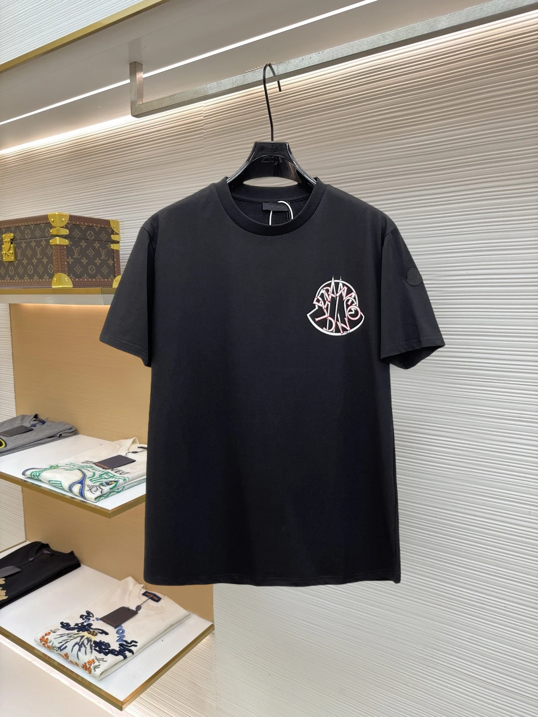 Moncler T-Shirt — ebdbd4f1