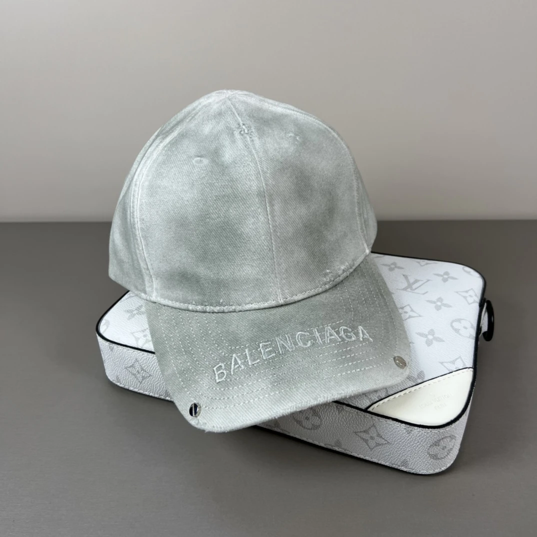 Balenciaga Hat — 1872c845