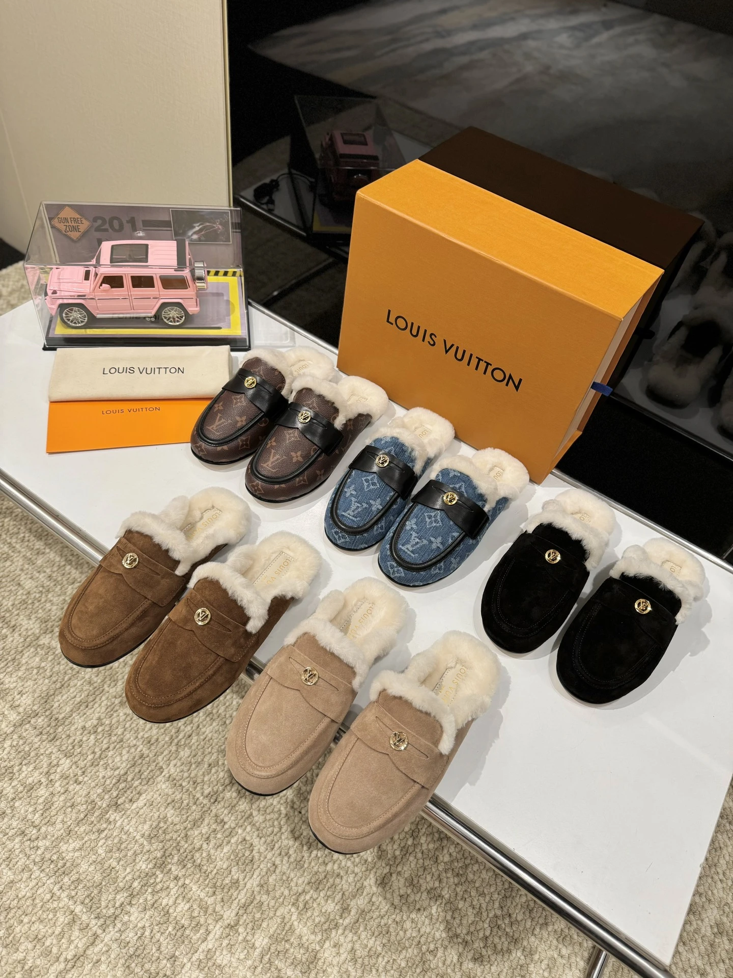 Louis Vuitton Slippers — 4992563a