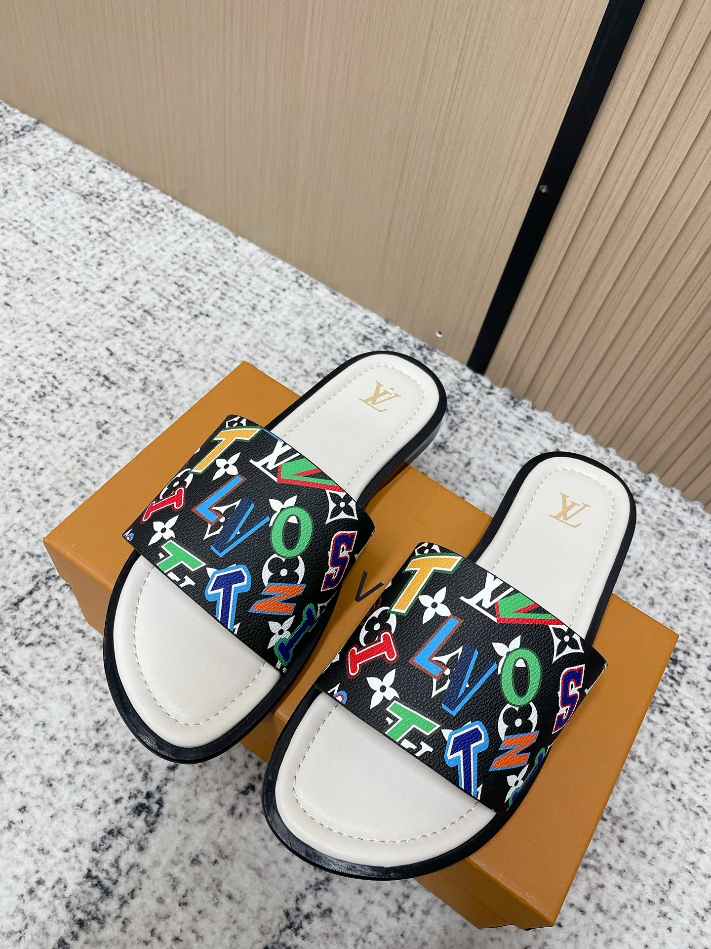Louis Vuitton Slippers — 7d156ece