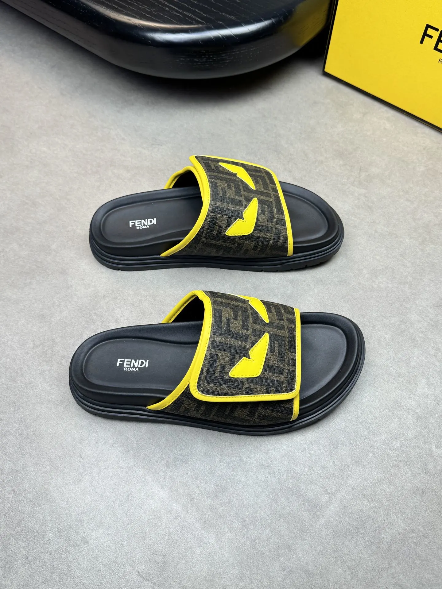 Fendi Sneakers — 061e5acb