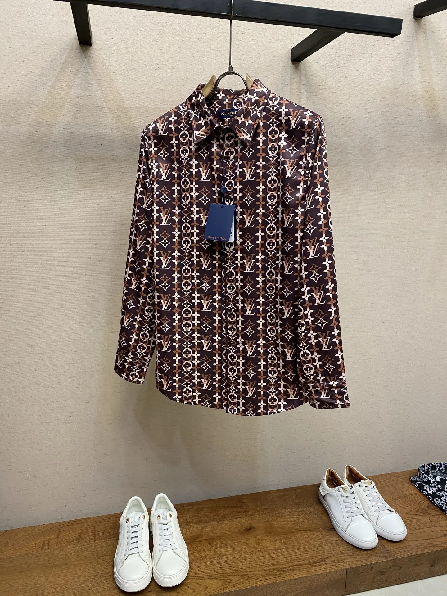 Louis Vuitton Shirts — f379ea2d