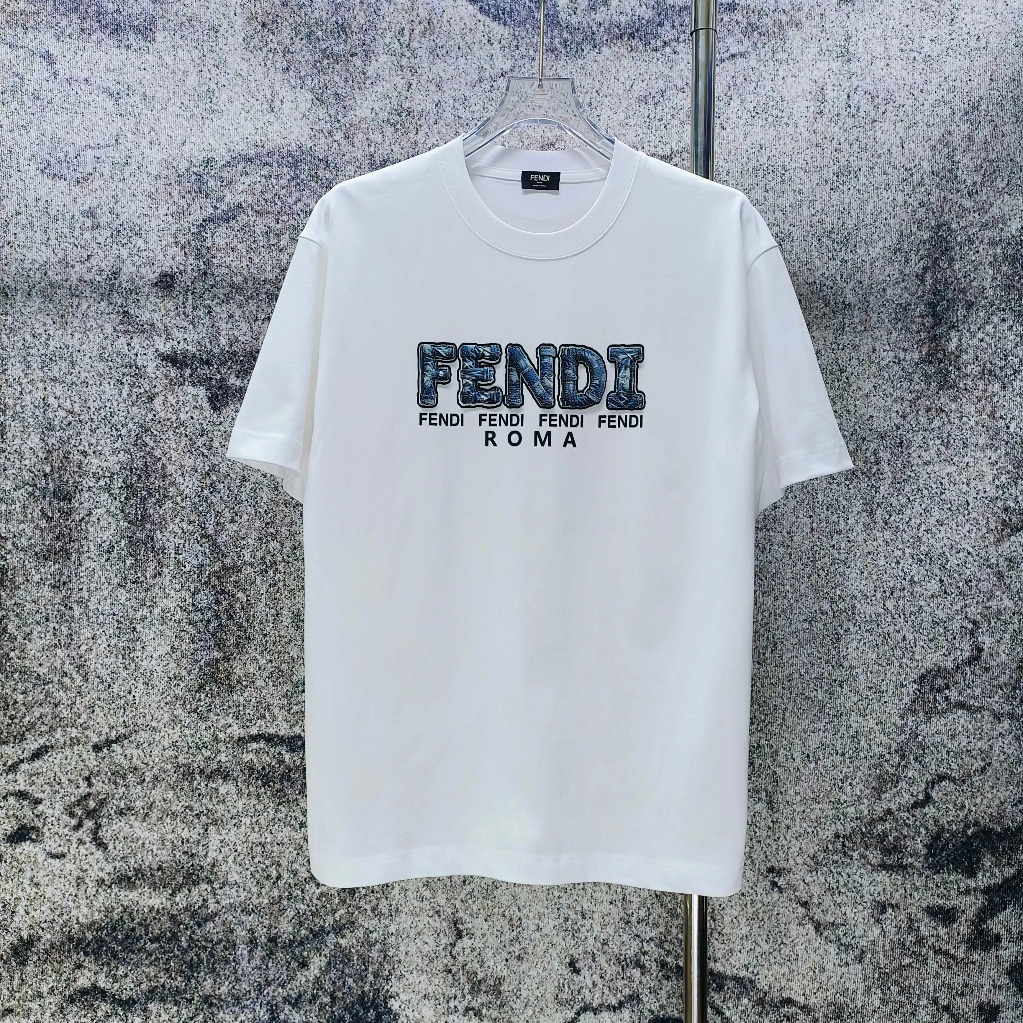 Fendi T-Shirt — 018f5706