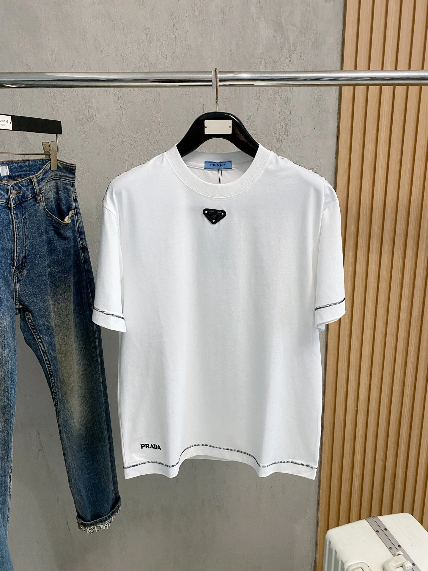 Prada T-Shirt — 900ffbdf