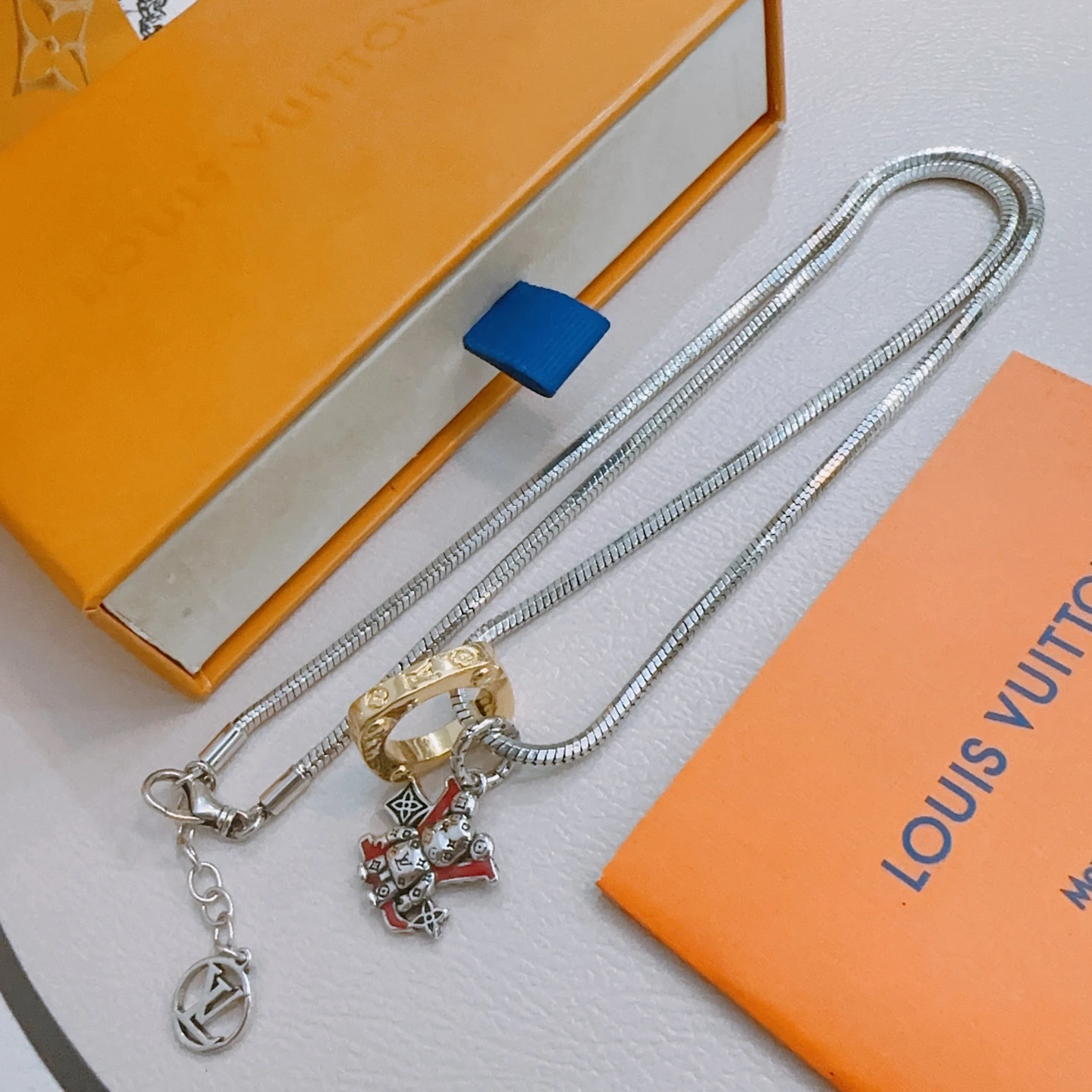 Louis Vuitton Necklaces — 8e3323ab