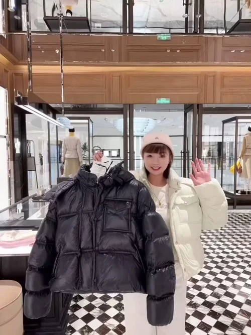 Moncler Down Jackets — 7023820e