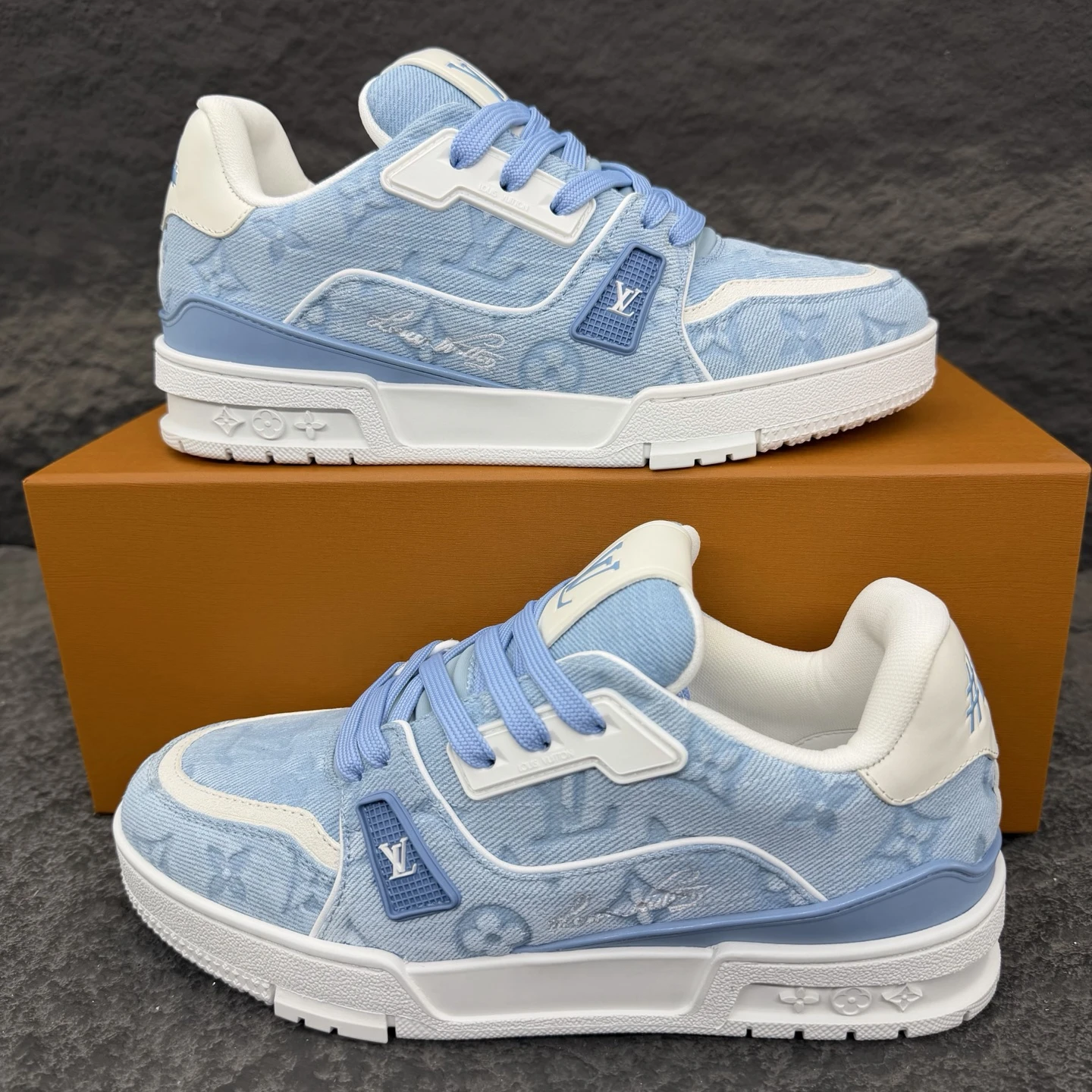 Louis Vuitton Sneakers — f338215d