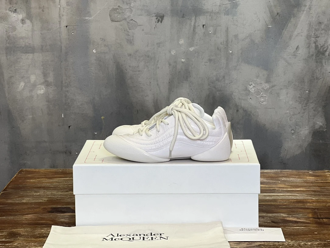 Alexander McQueen Sneakers — d5456899