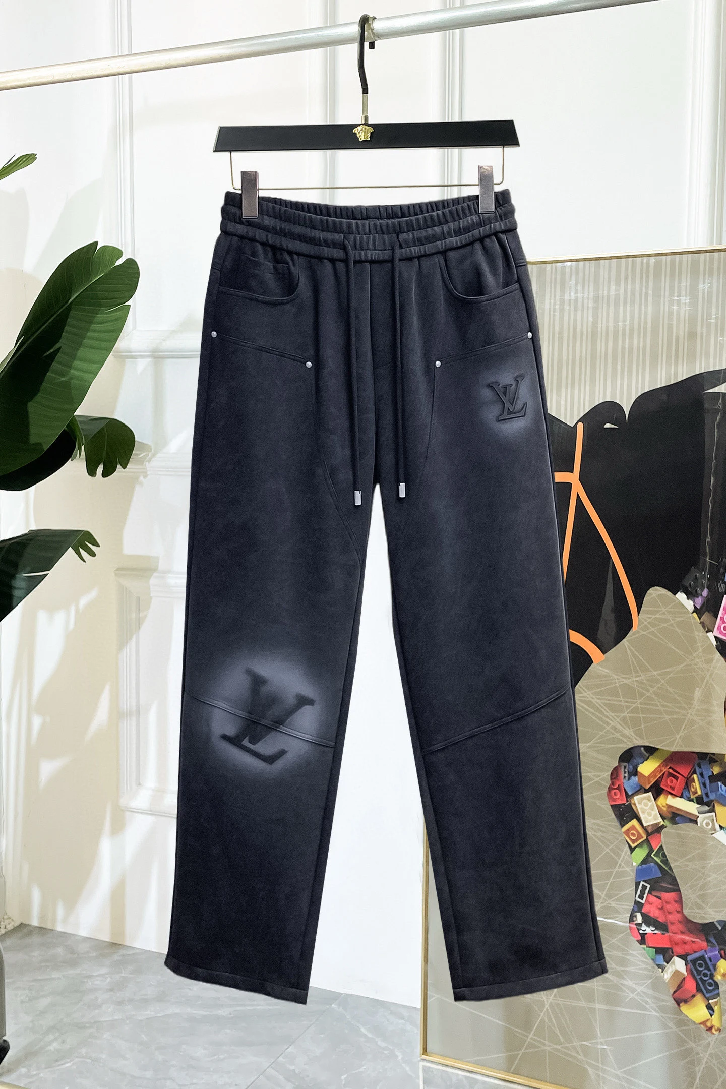 Louis Vuitton Trousers — 430938be