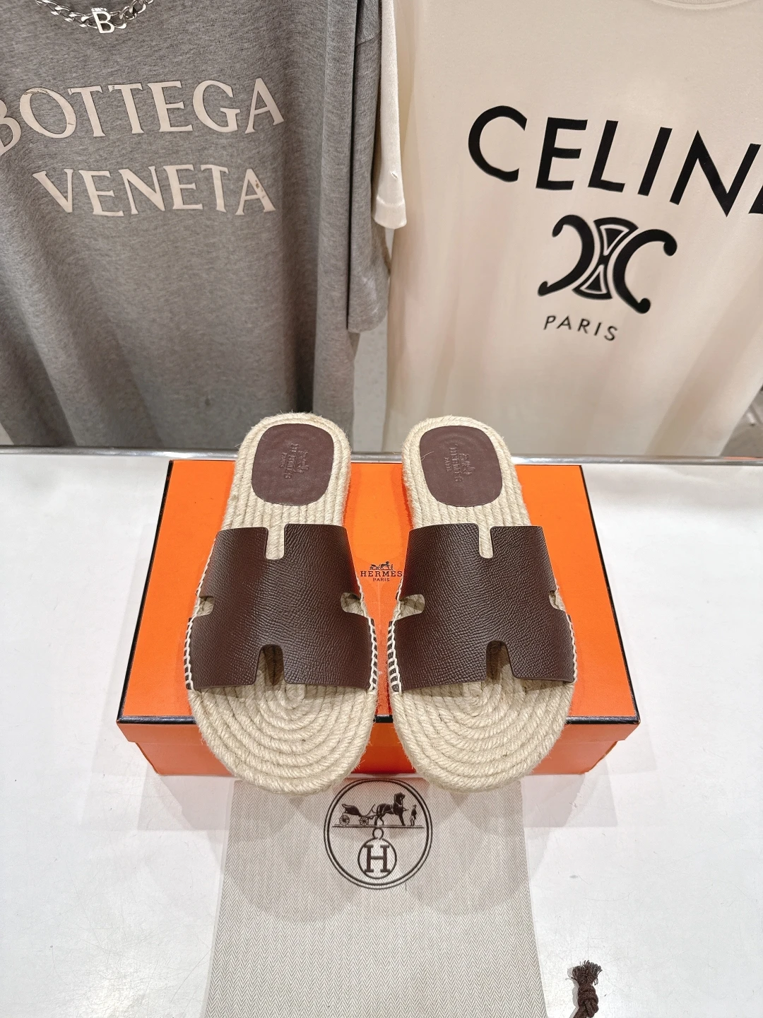 Hermès Slippers — b50ed63e