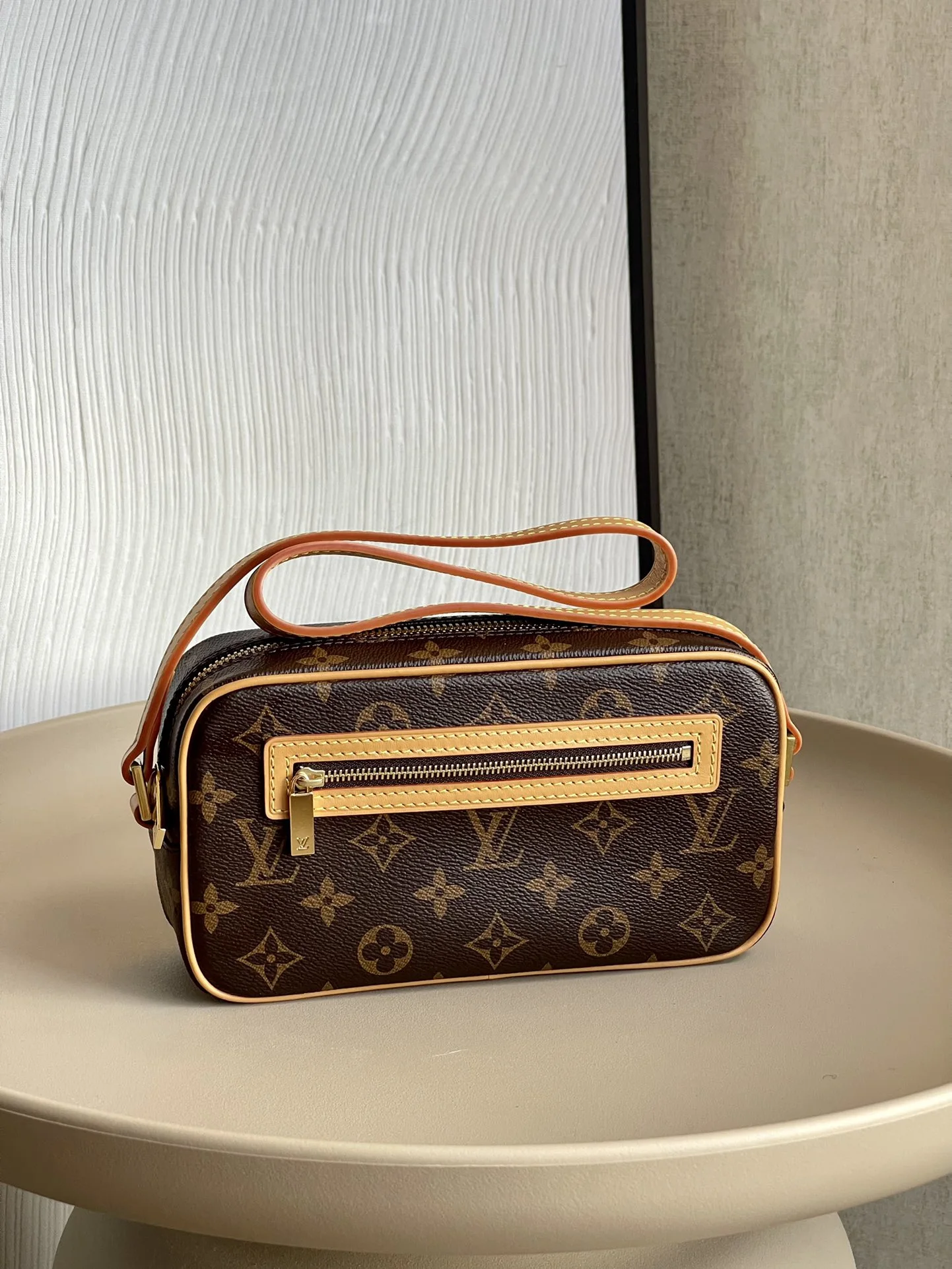 Louis Vuitton Bag — a7467945