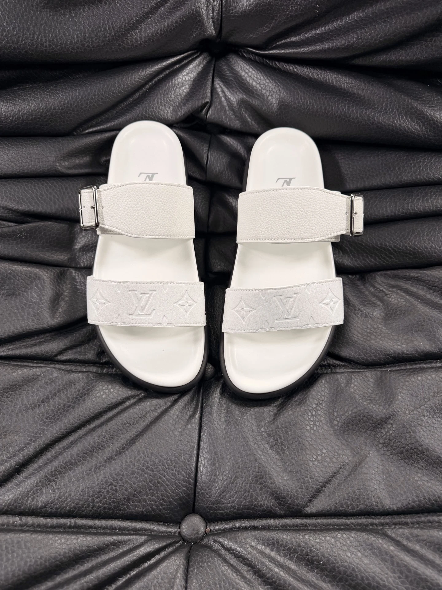 Louis Vuitton Slippers — c711ac65
