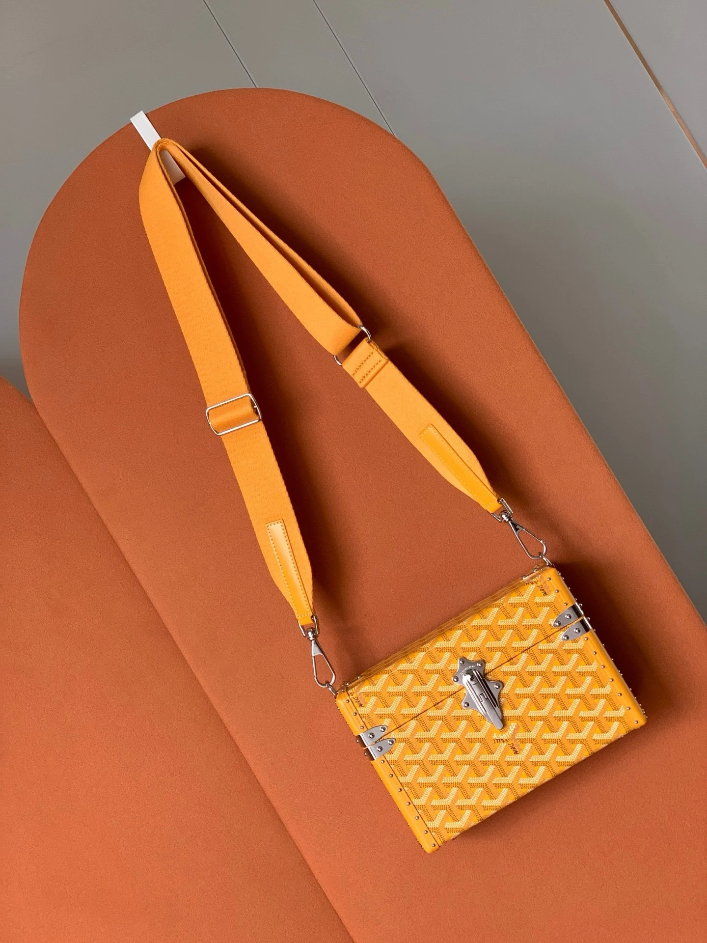 Goyard Crossbody Bags — 5cc587f9