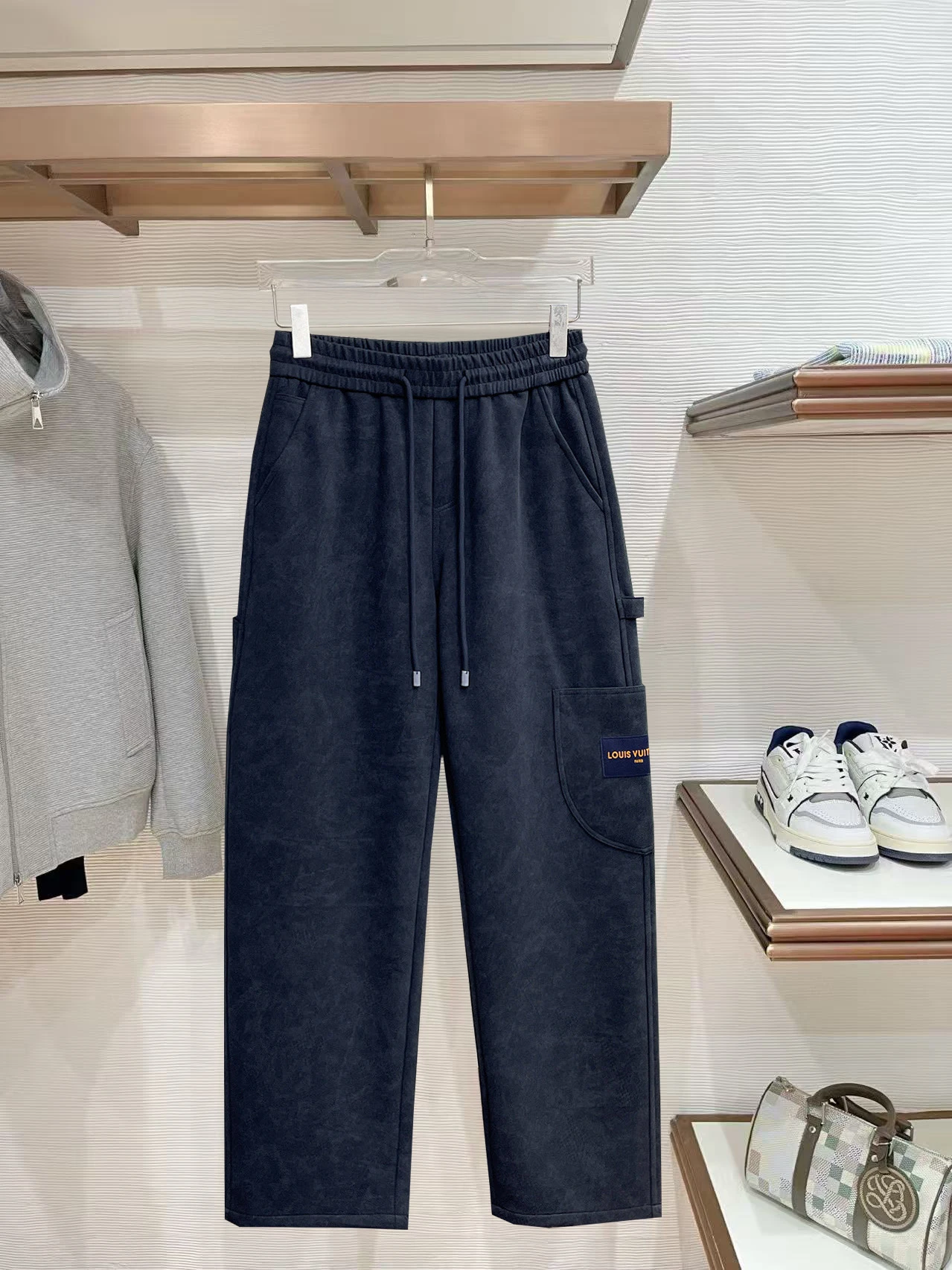 Louis Vuitton Trousers — d43ceea3