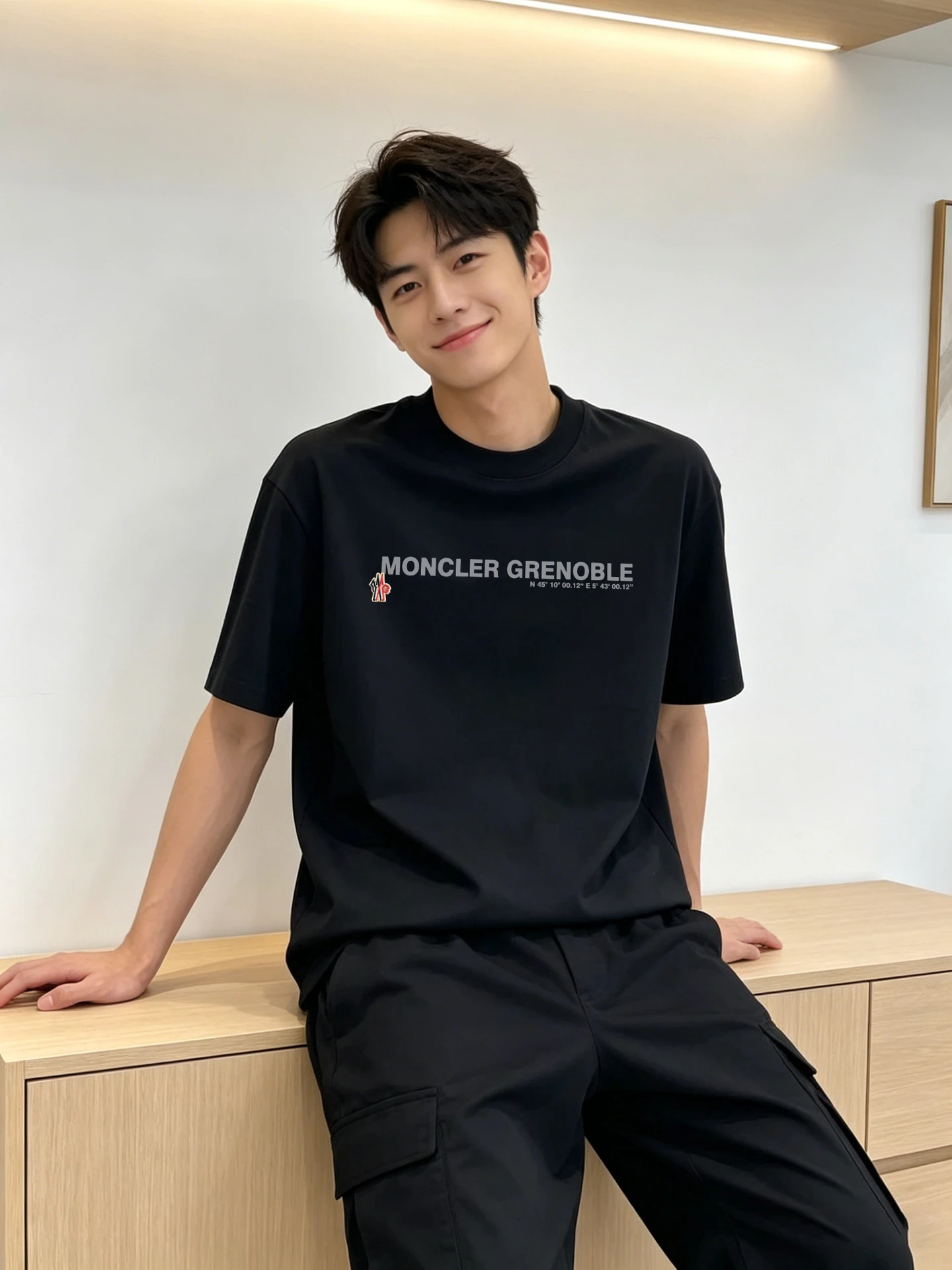 Moncler T-Shirt — b2e1fd38