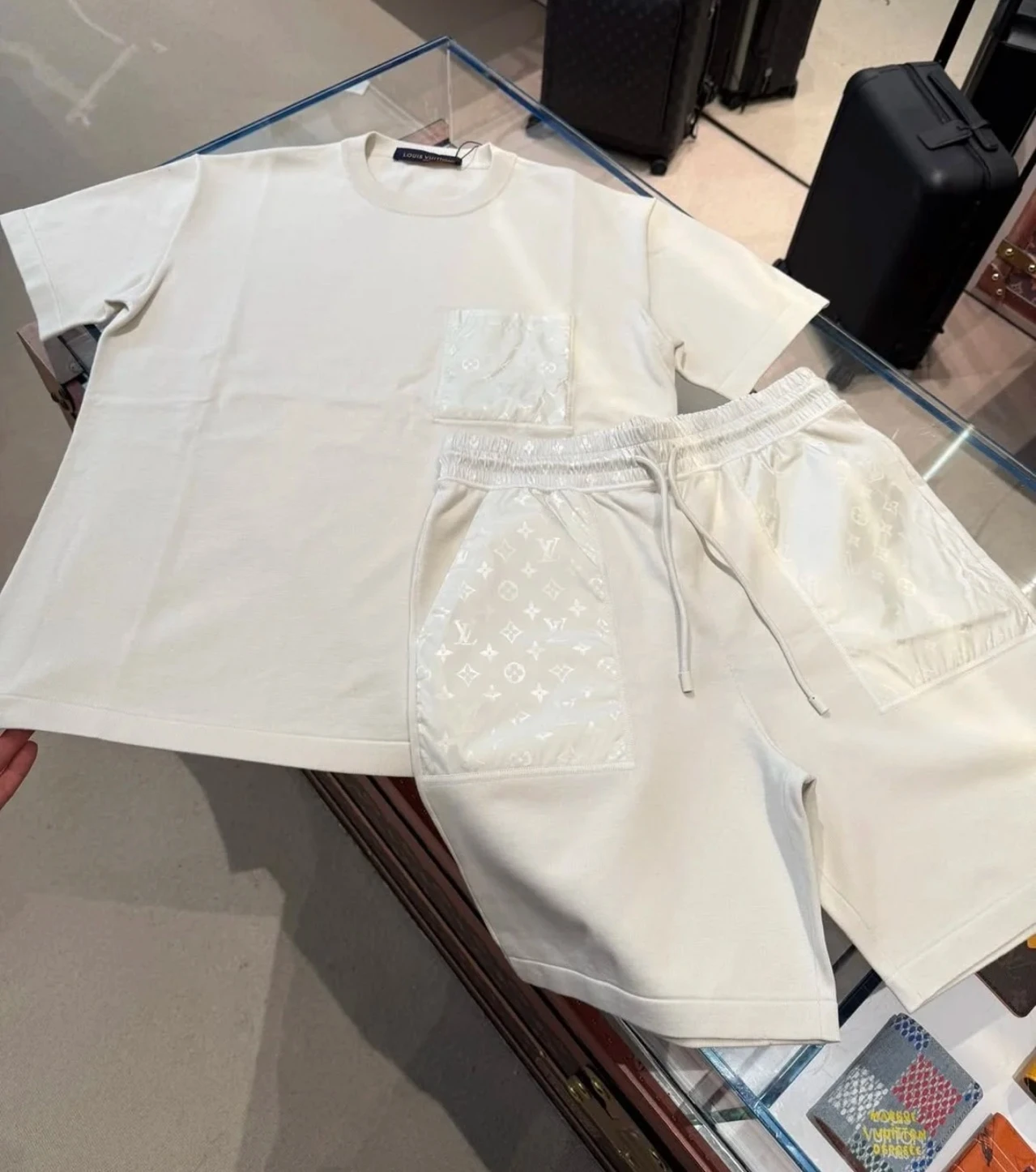 Louis Vuitton Shorts — 18f51cb2