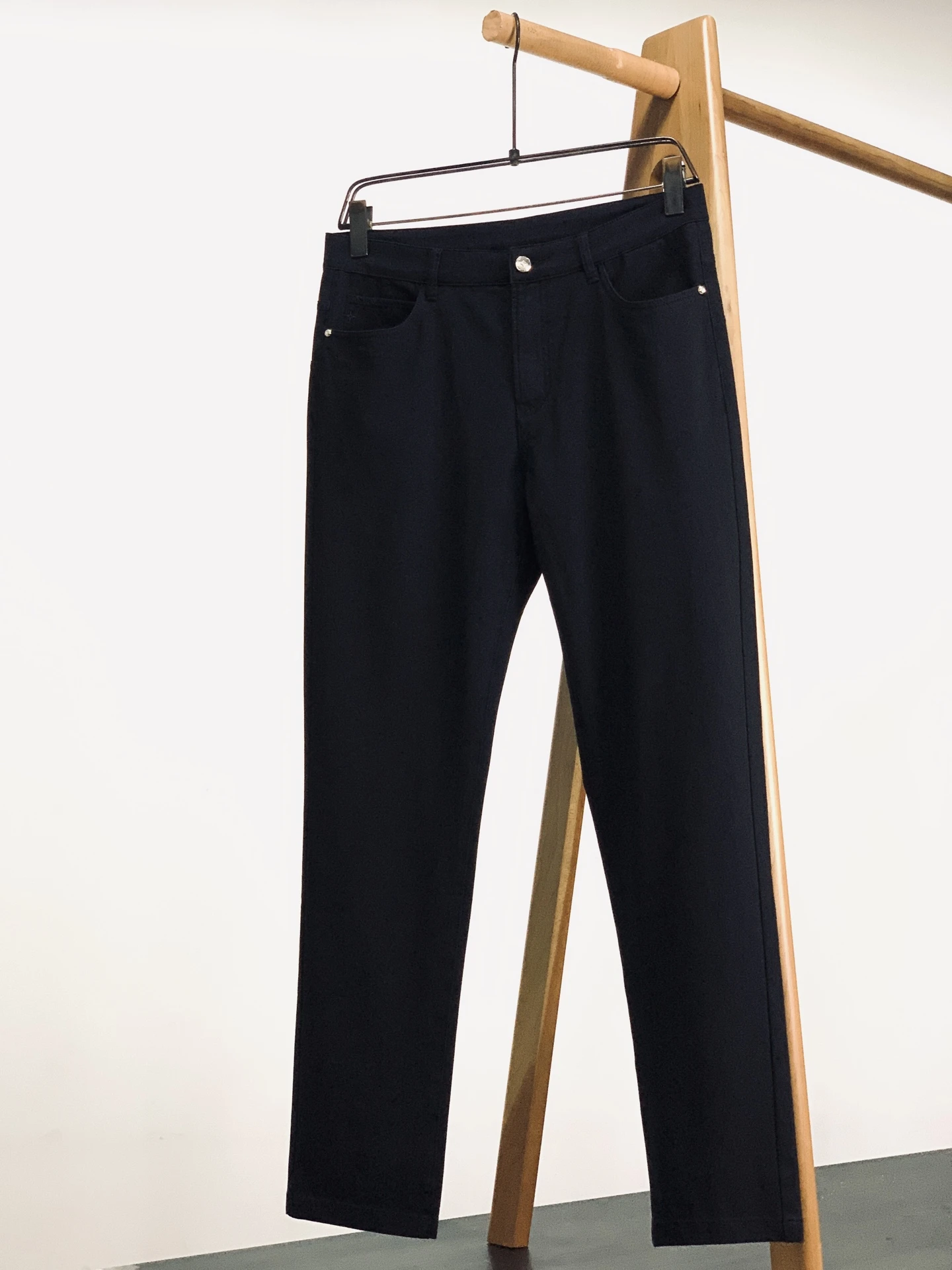 Louis Vuitton Jeans — 10122260